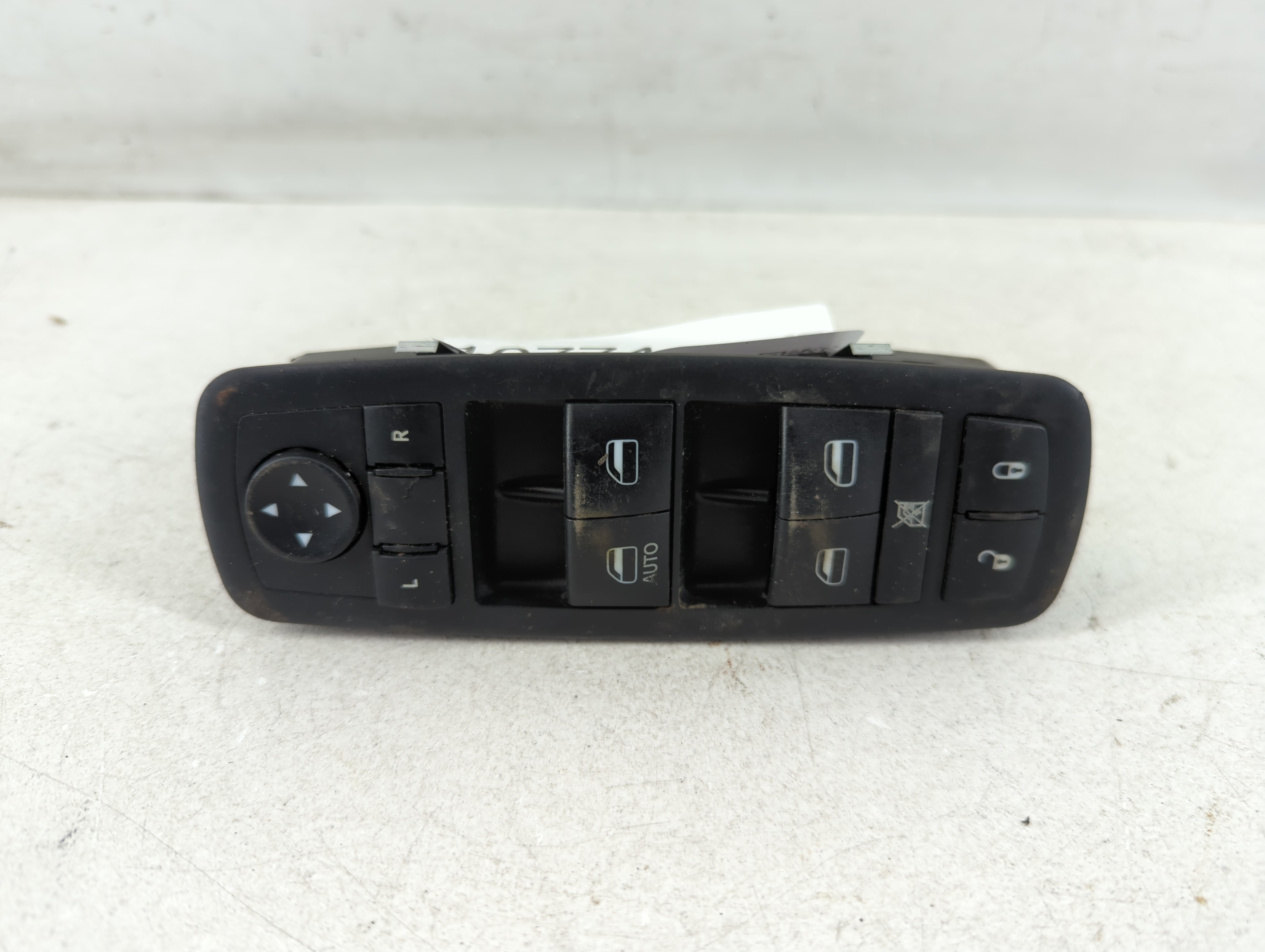 2017-2022 Jeep Cherokee Driver Left Door Master Power Window Switch 1077469 - Oemusedautoparts1.com