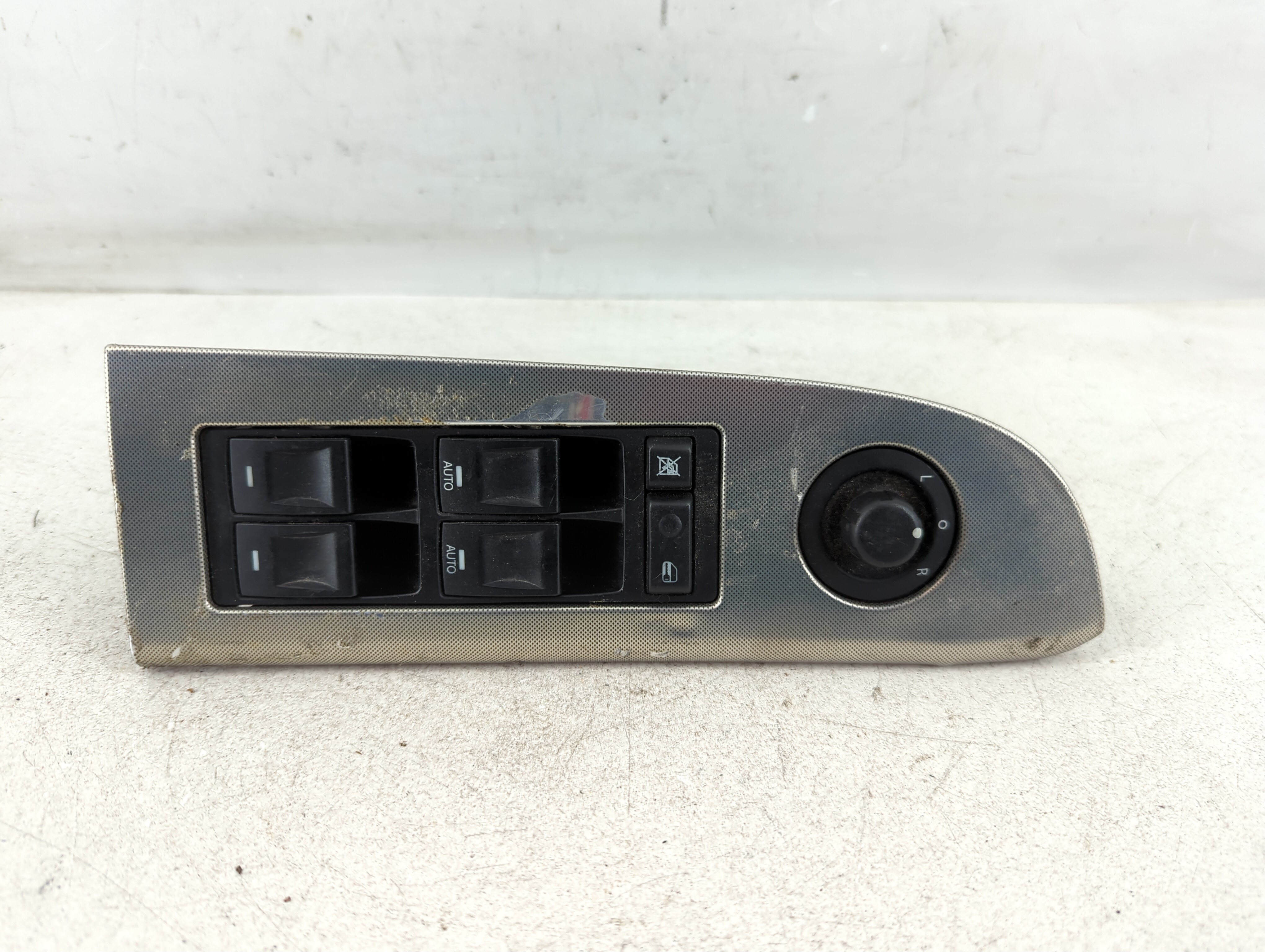 2006-2010 Chrysler 300 Driver Left Door Master Power Window Switch 1077955 - Oemusedautoparts1.com