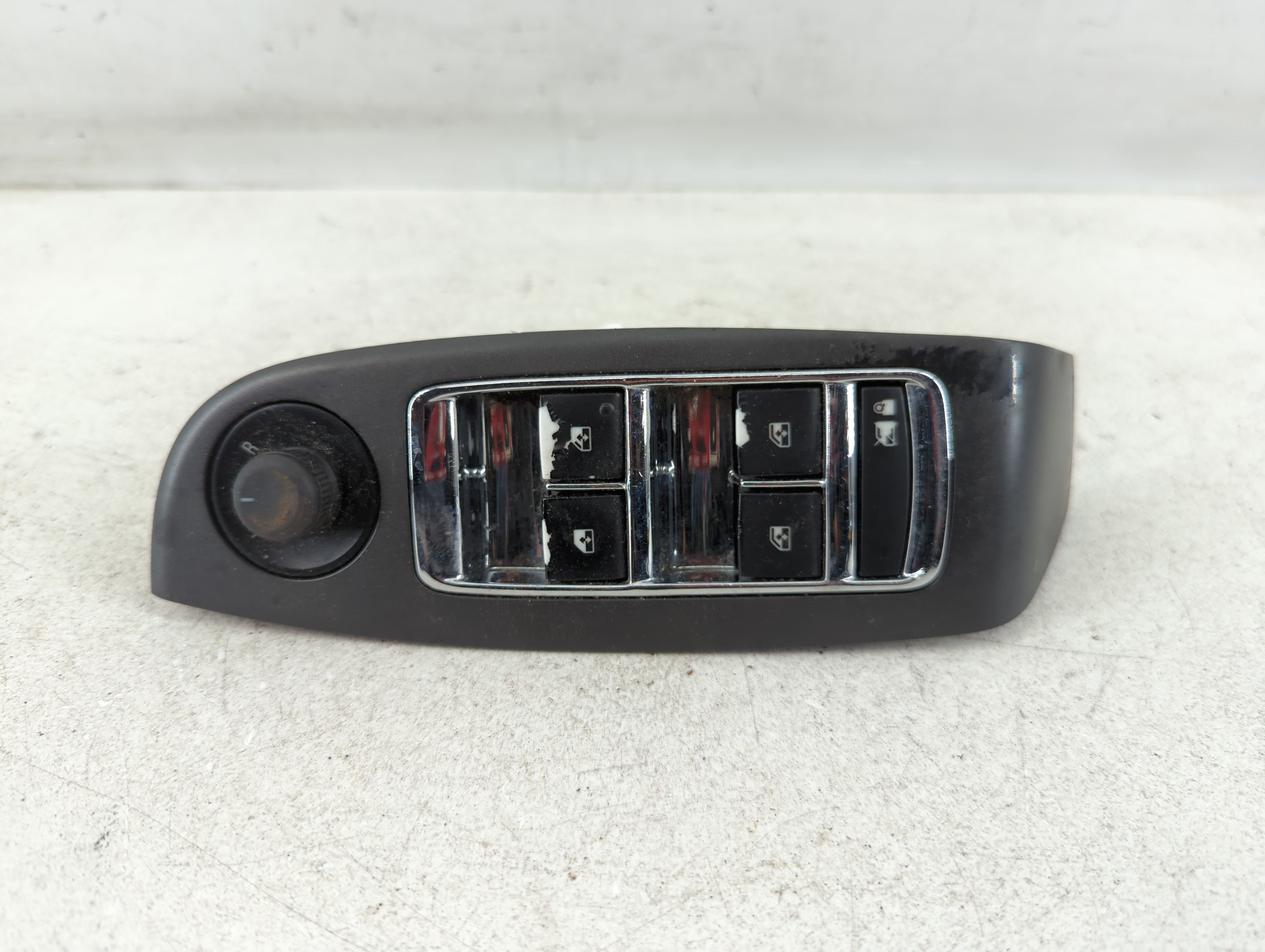 2013-2013 Chevrolet Malibu Driver Left Door Master Power Window Switch 1077983 - Oemusedautoparts1.com