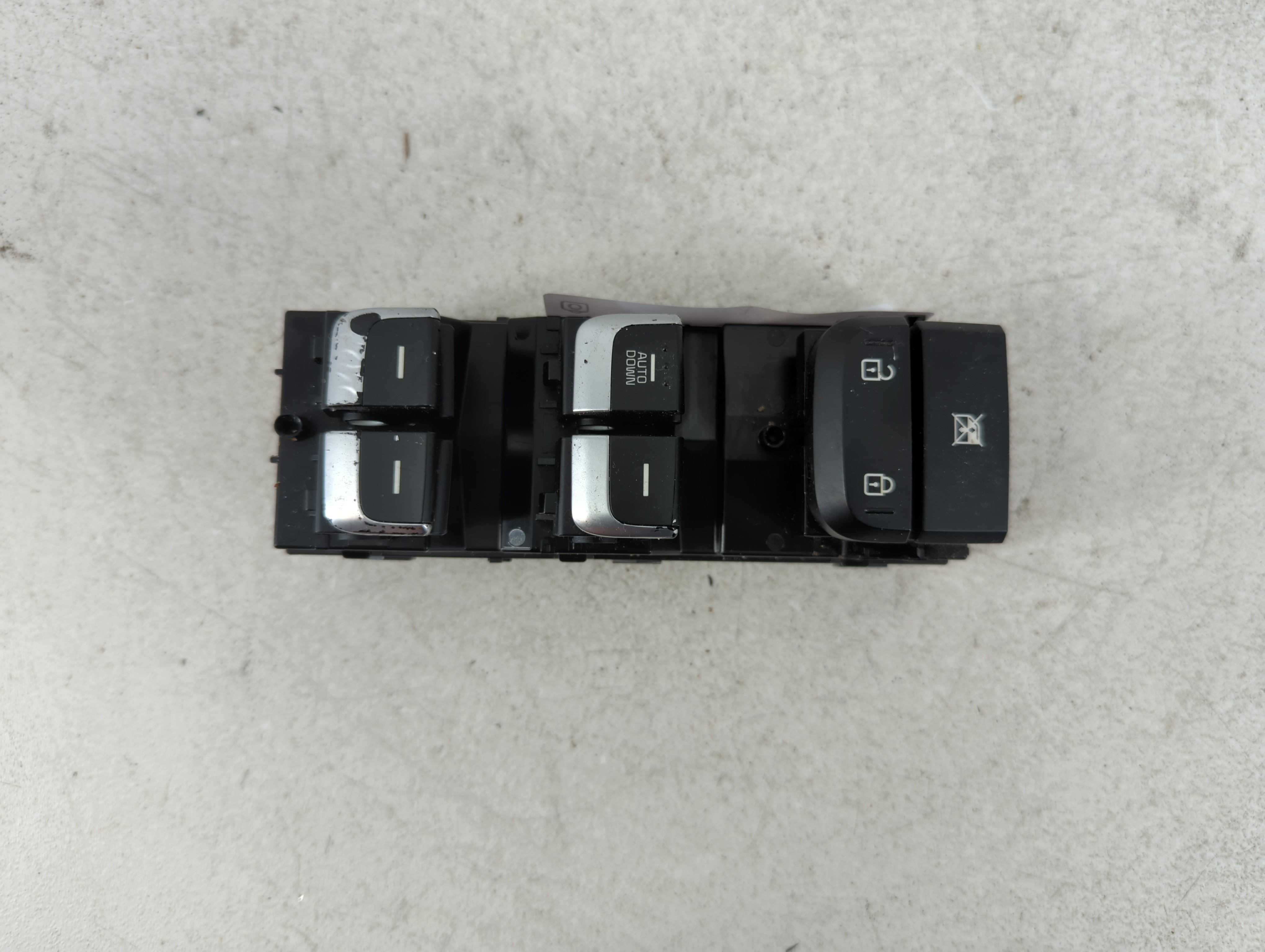 2017-2021 Kia Sportage Driver Left Door Master Power Window Switch 1077992 - Oemusedautoparts1.com