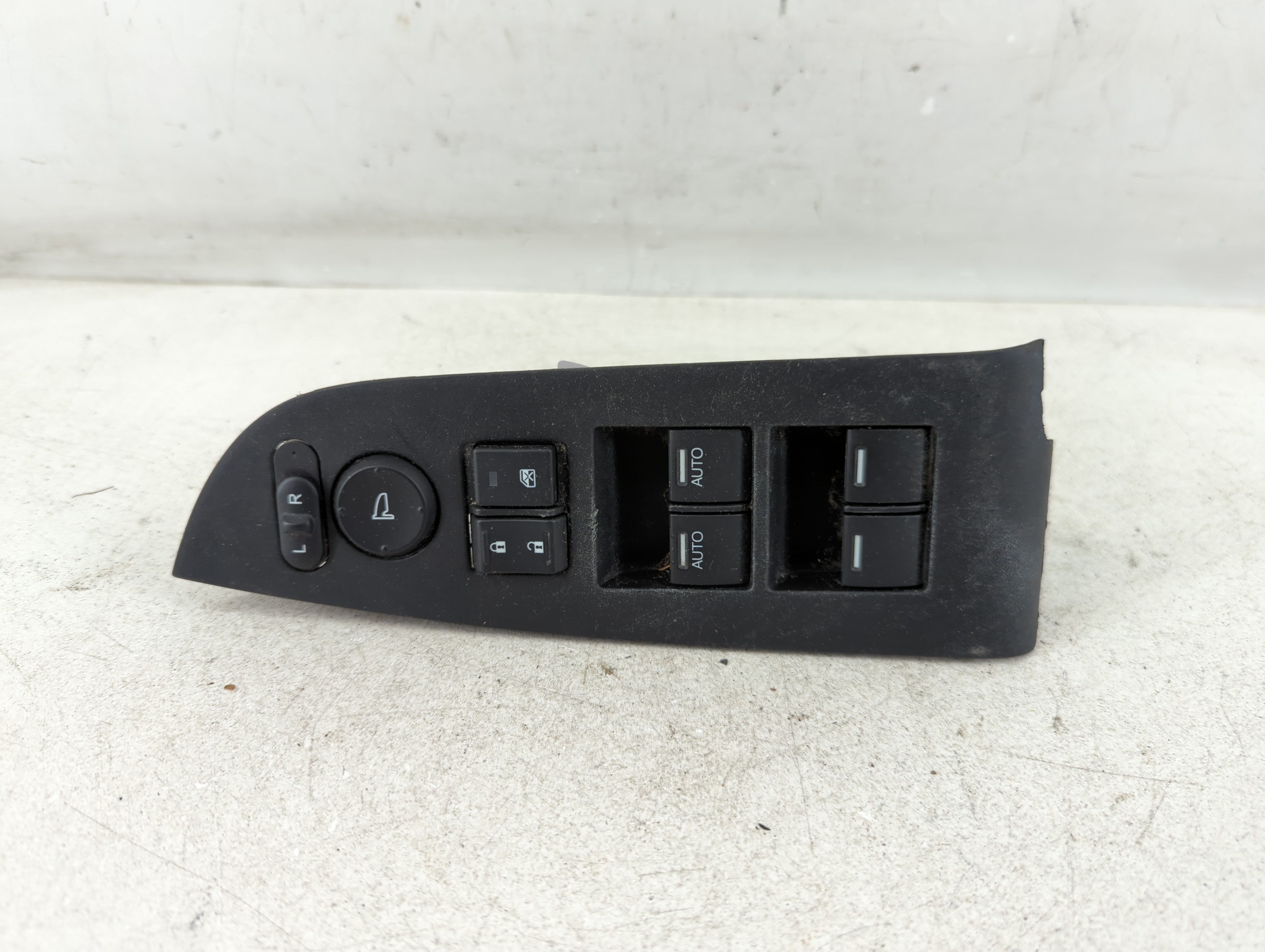 2014-2017 Honda Odyssey Driver Left Door Master Power Window Switch 1078040 - Oemusedautoparts1.com