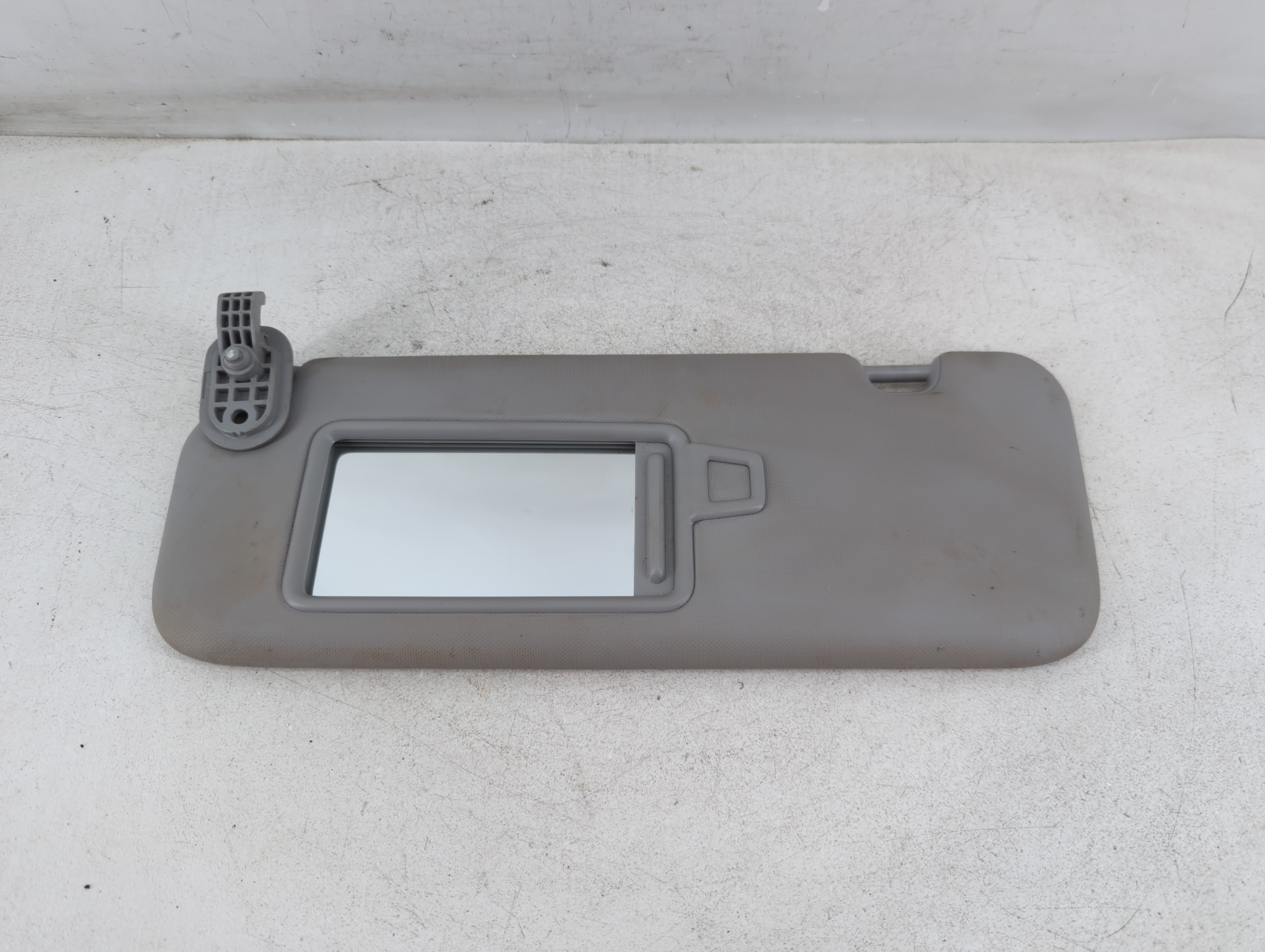 2017-2020 Hyundai Elantra Driver Sun Visor Mirror Left Sunvisor Grey 1078107 - Oemusedautoparts1.com