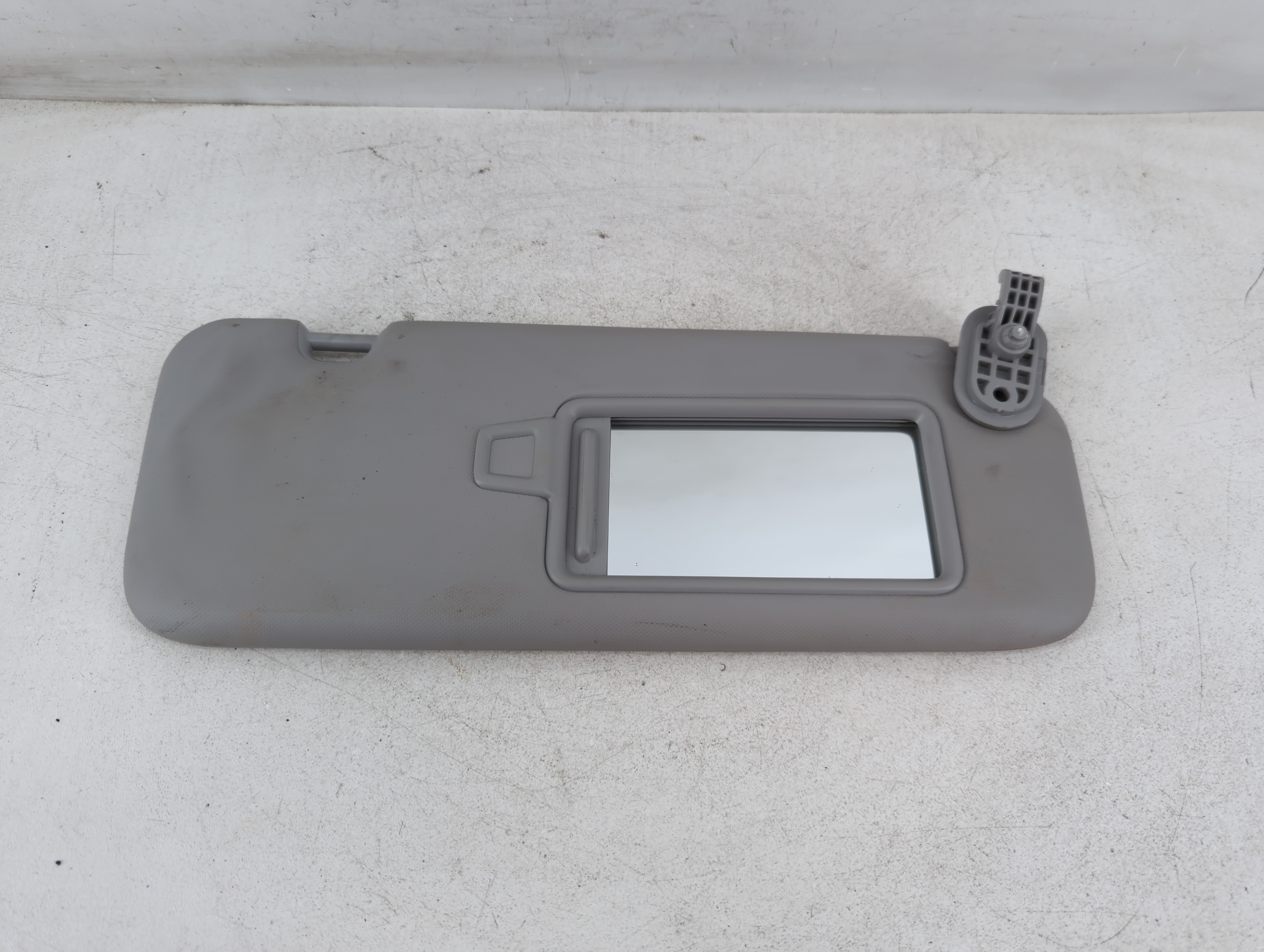 2017-2020 Hyundai Elantra Passenger Sun Visor Mirror Right Sunvisor Grey 1078108 - Oemusedautoparts1.com
