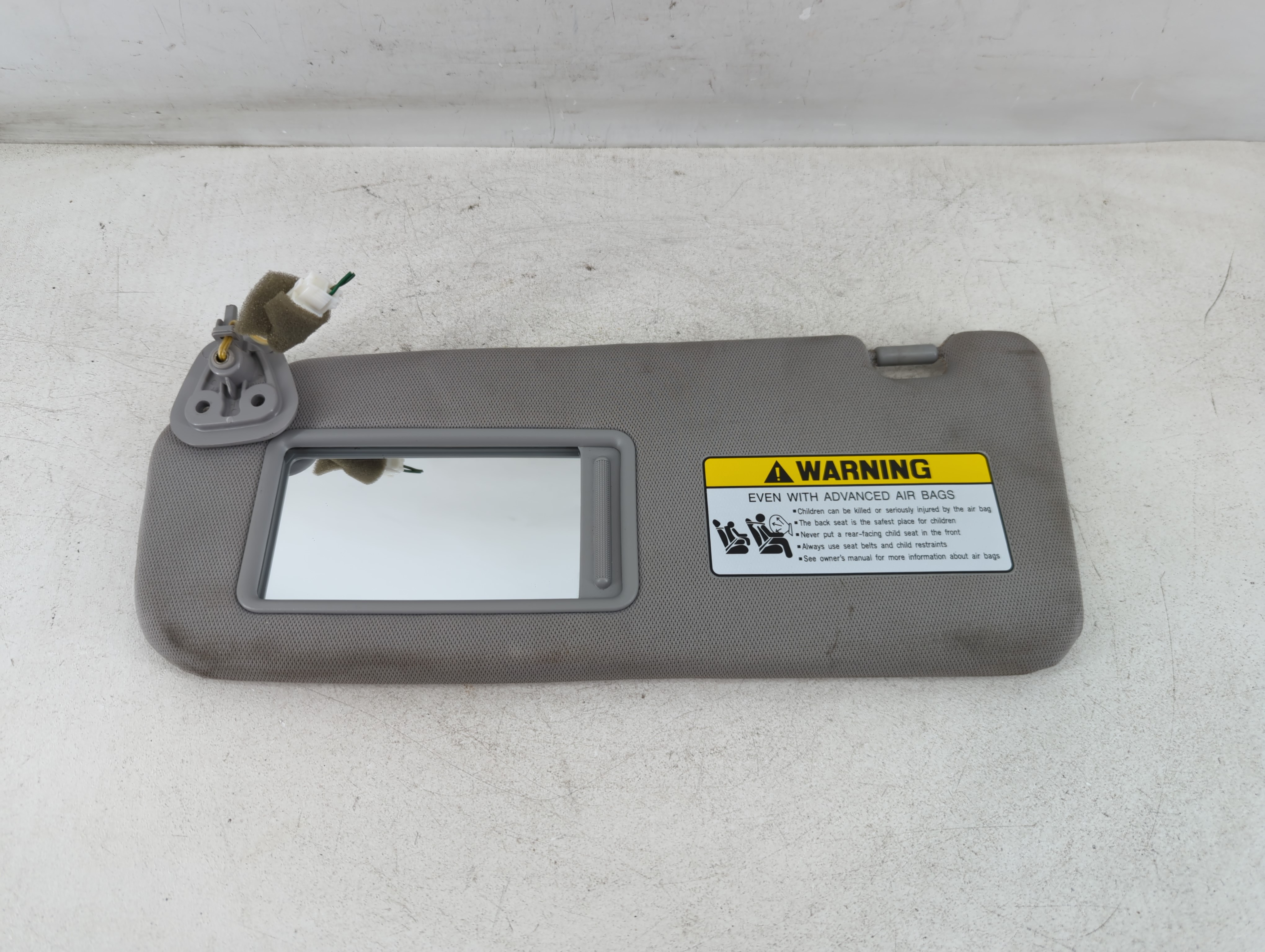 2010-2012 Hyundai Santa Fe Driver Sun Visor Mirror Left Sunvisor Grey 1078129 - Oemusedautoparts1.com
