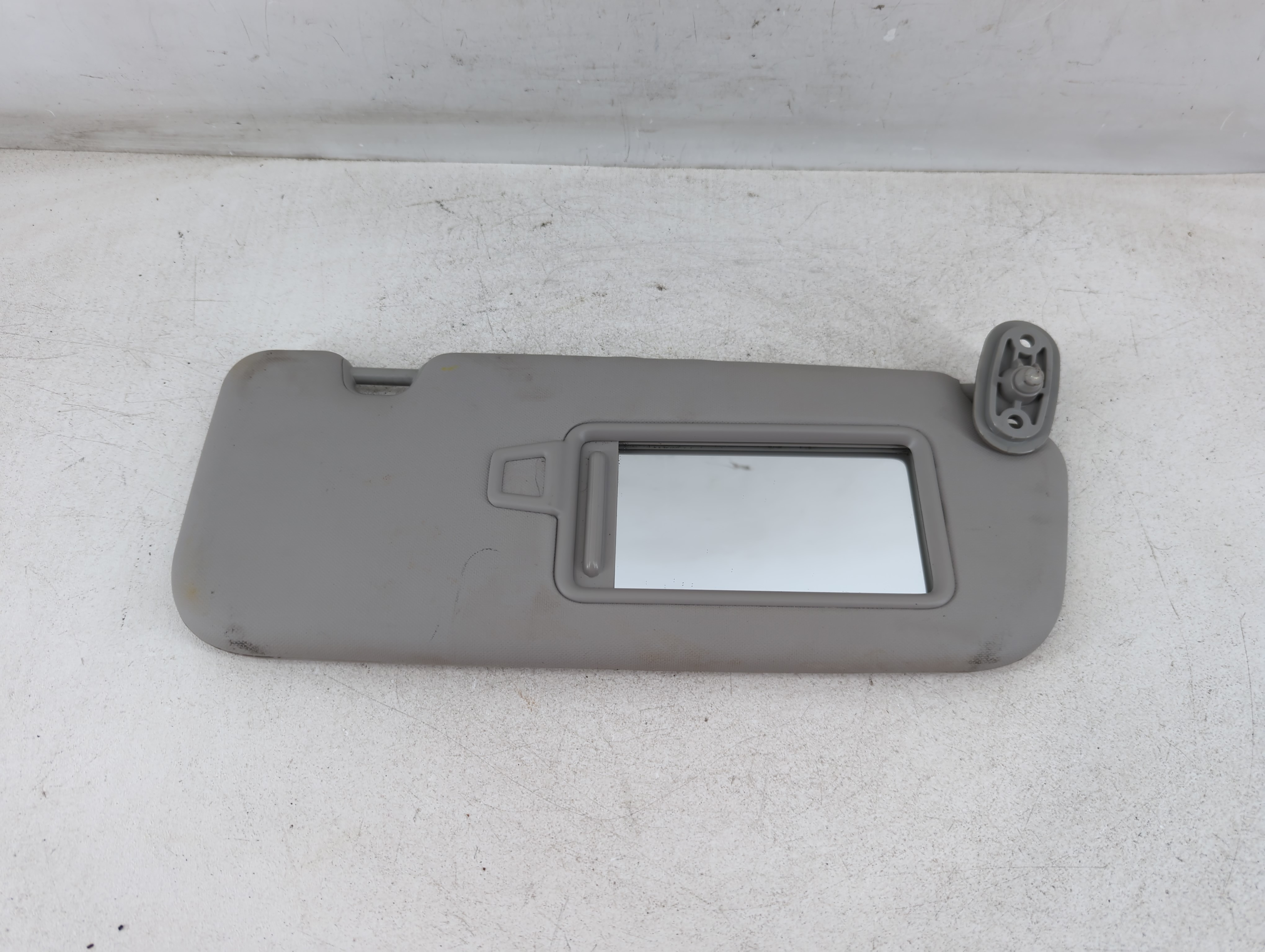 2017-2018 Kia Forte Passenger Sun Visor Mirror Right Sunvisor Grey 1078145 - Oemusedautoparts1.com