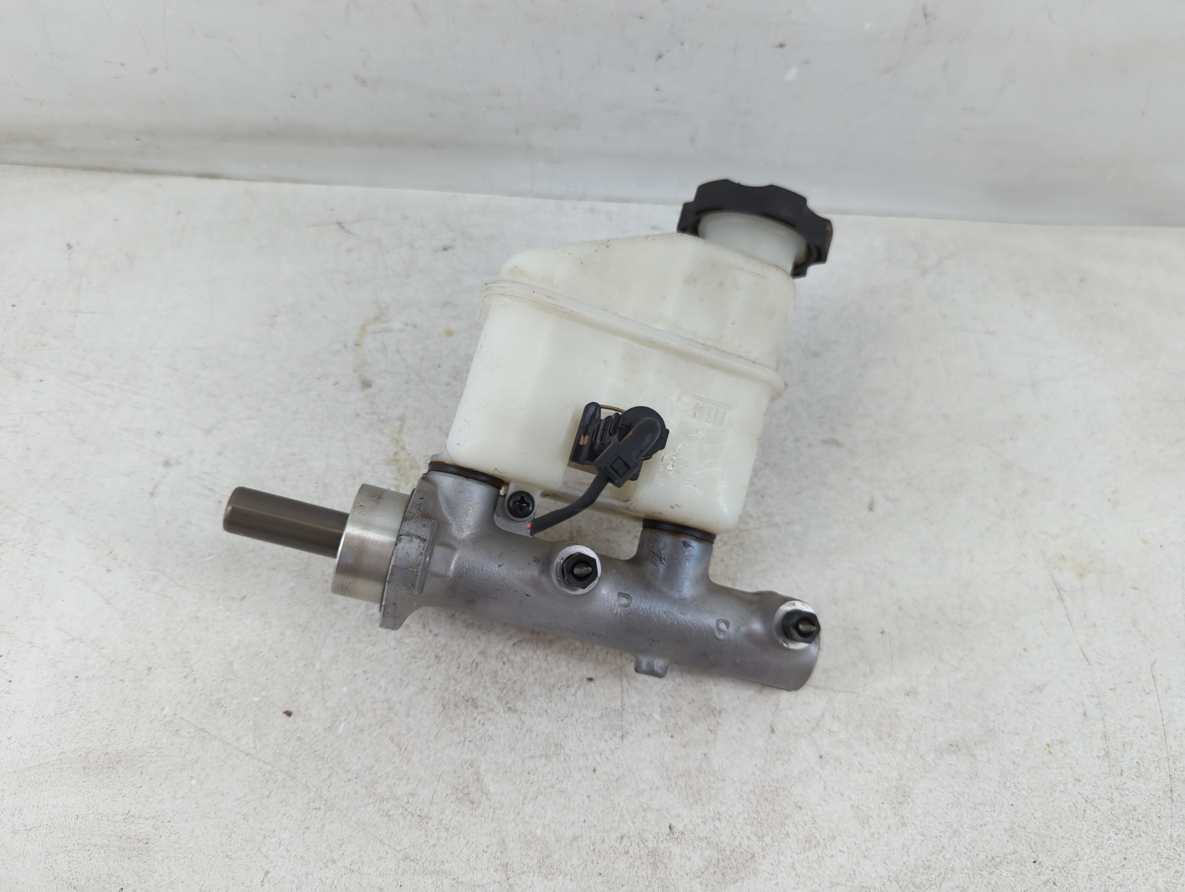 2007-2010 Hyundai Elantra Brake Master Cylinder 1078329 - Oemusedautoparts1.com