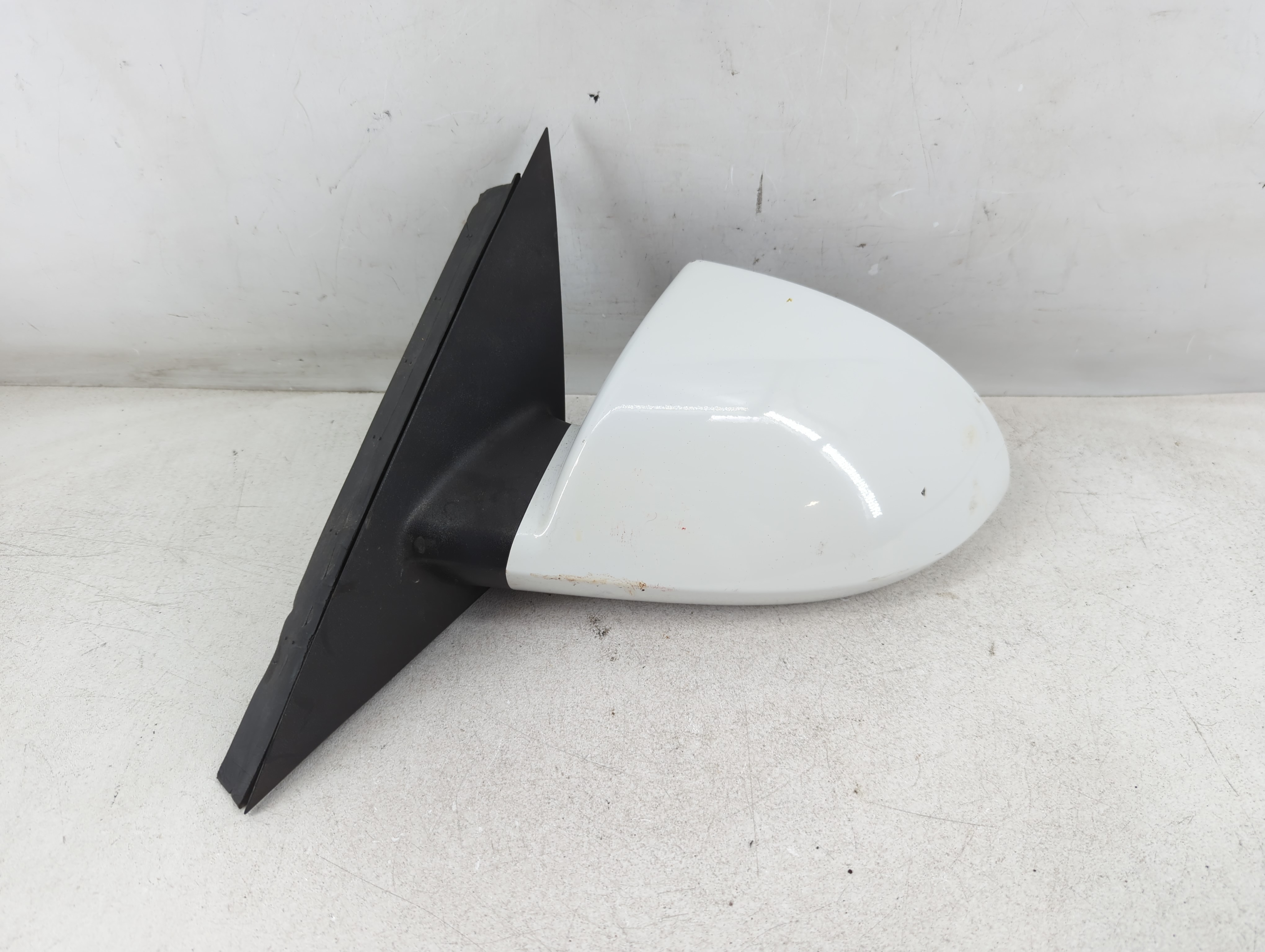 2006-2016 Chevrolet Impala Driver Left Side View Power Door Mirror White 1078650 - Oemusedautoparts1.com