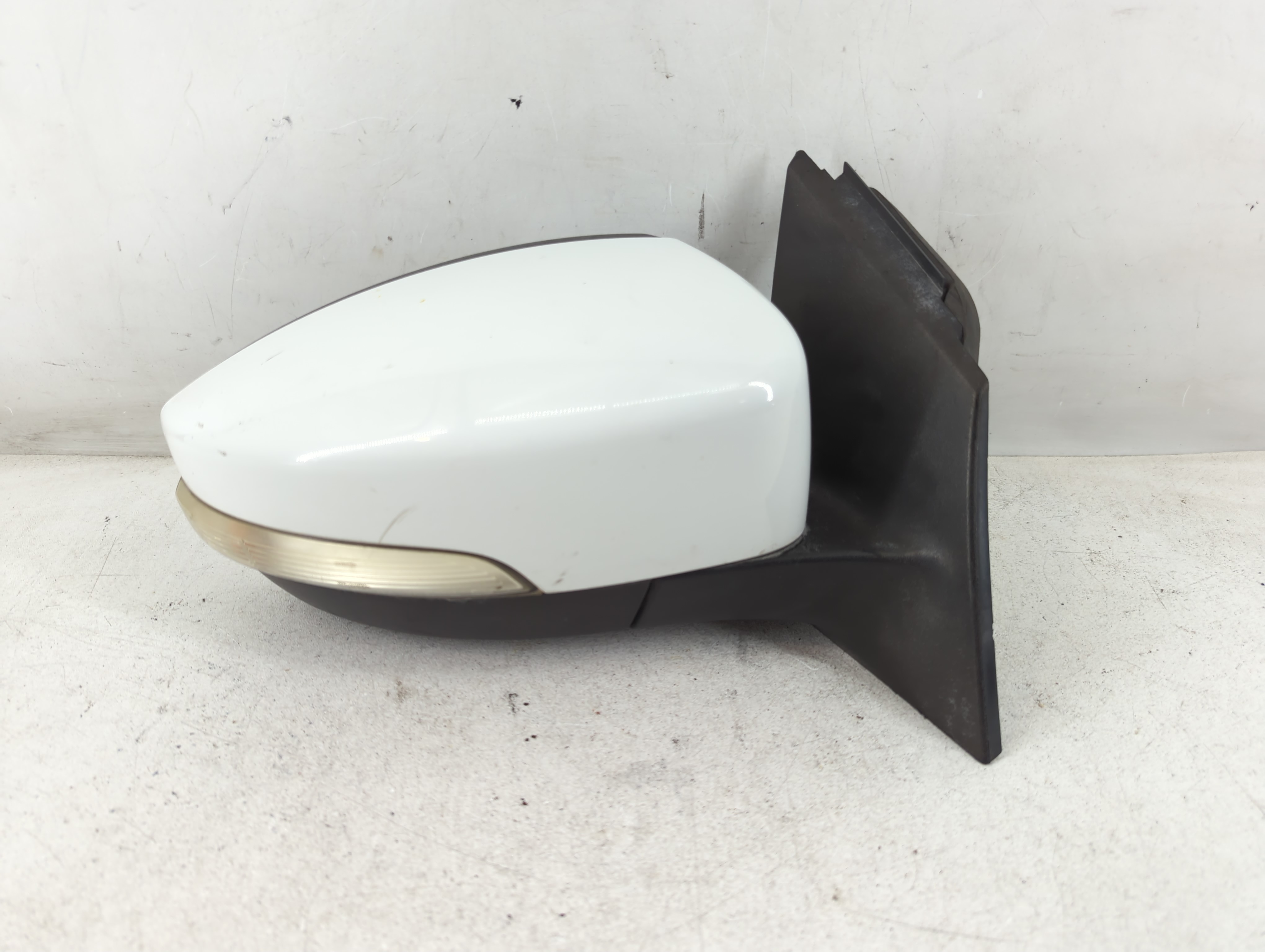 2012-2014 Ford Focus Passenger Right Side View Power Door Mirror White 1078659 - Oemusedautoparts1.com