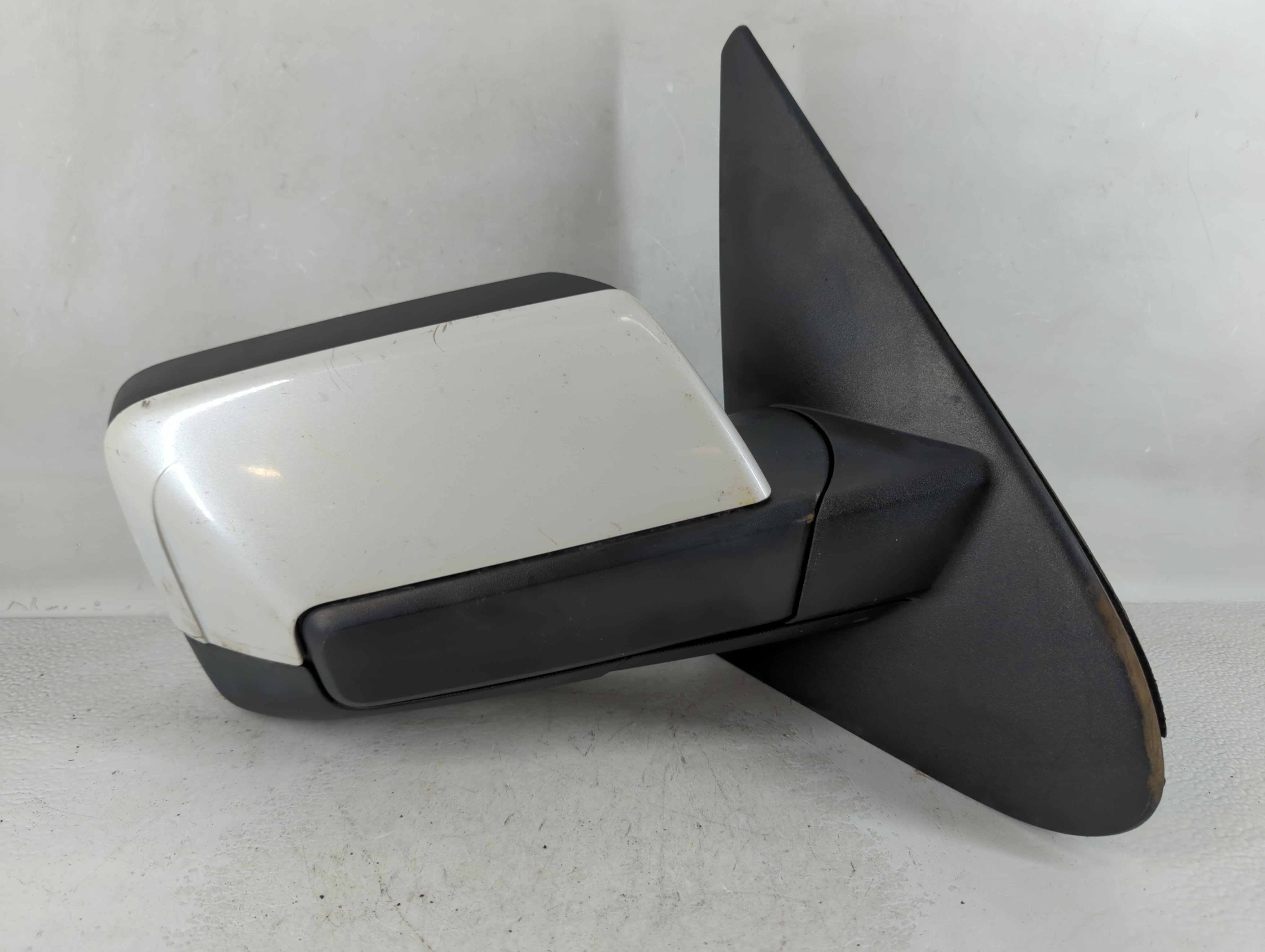 Ford Expedition Passenger Right Side View Power Door Mirror White 1078697 - Oemusedautoparts1.com
