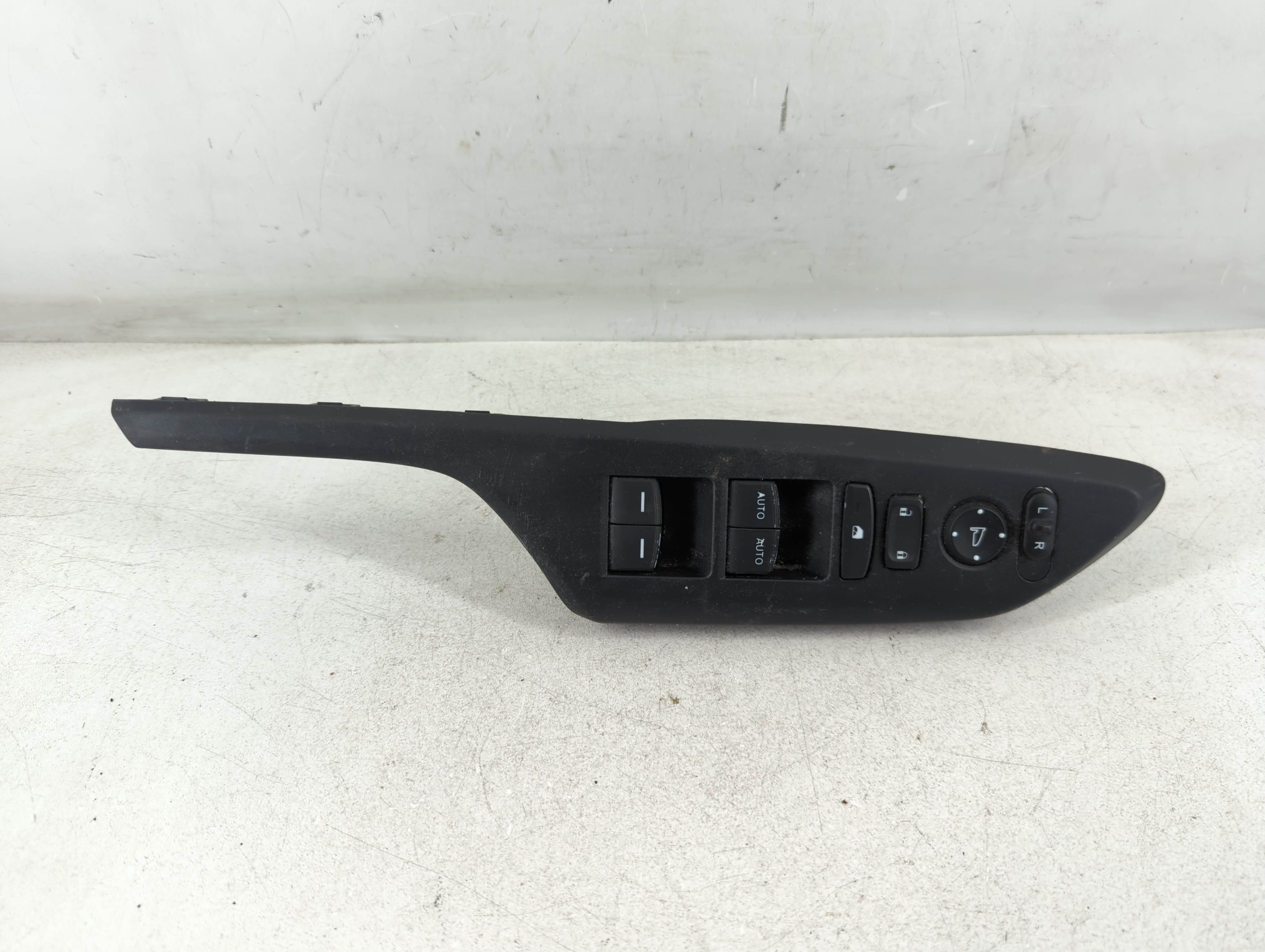 Picture of 2016-2018 Honda Civic Driver Left Door Master Power Window Switch 1078727