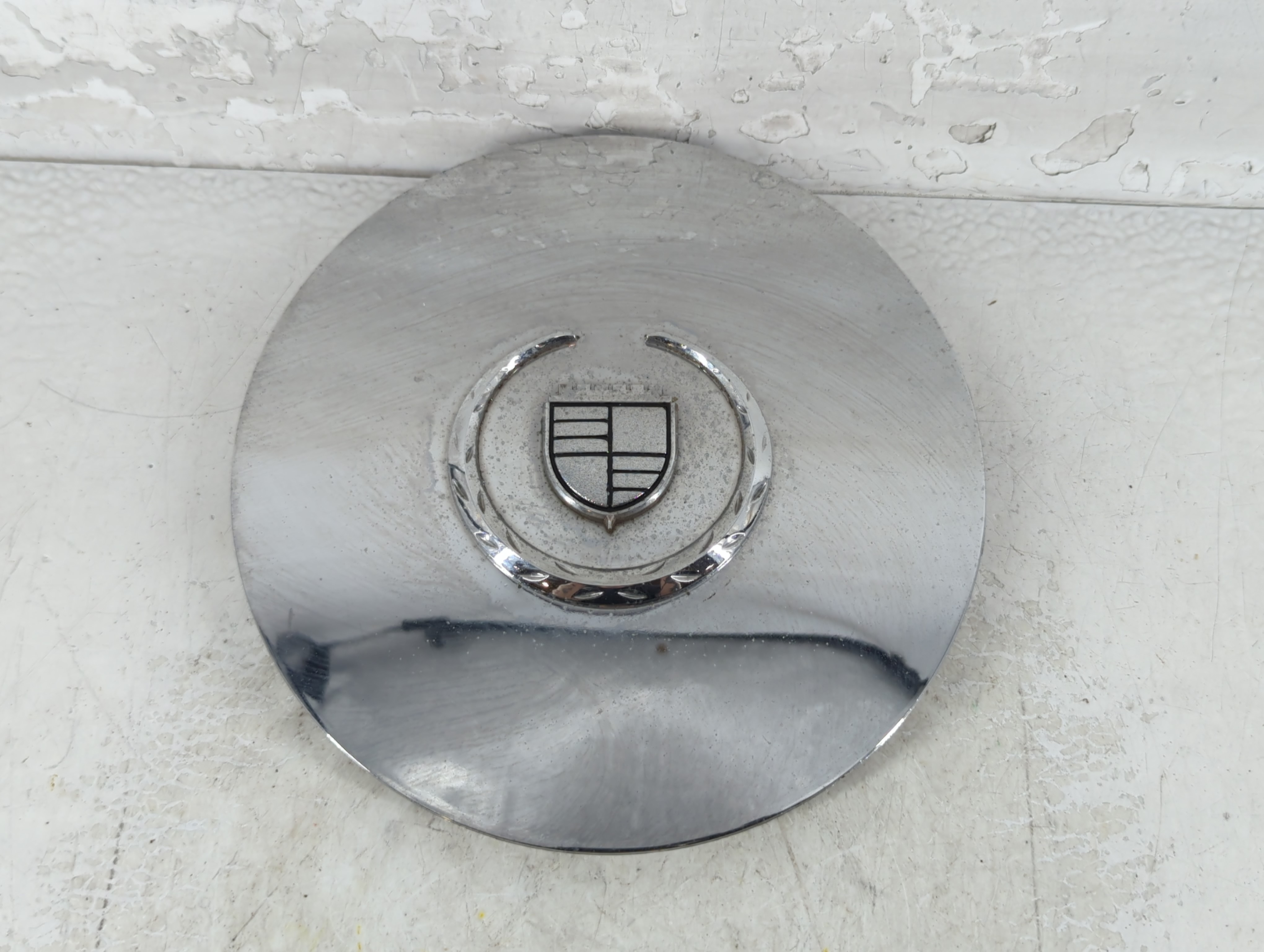 2004 Cadillac Escalade Center Cap Oem 1078751 - Oemusedautoparts1.com
