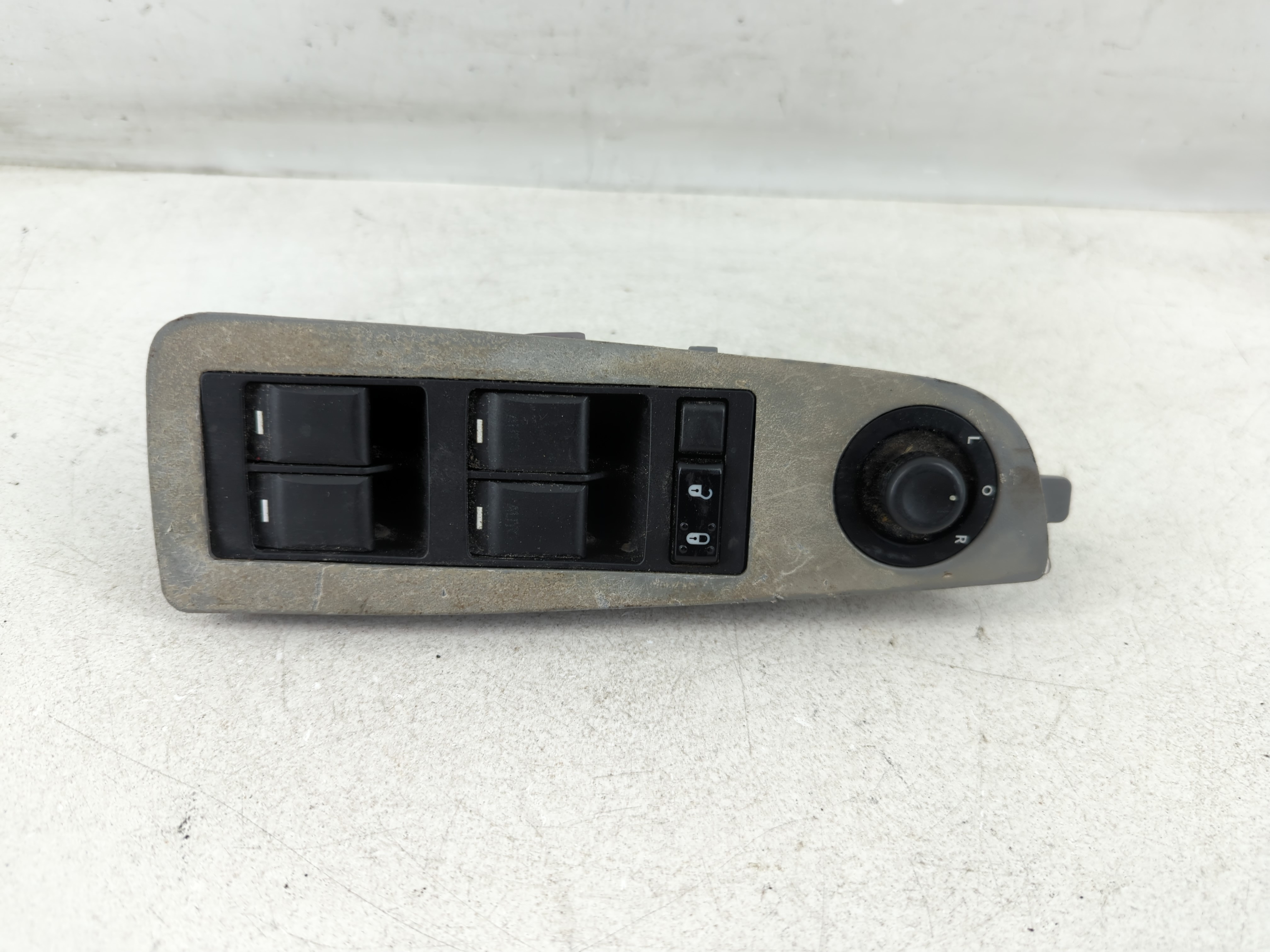 2006-2010 Chrysler 300 Driver Left Door Master Power Window Switch 1078767 - Oemusedautoparts1.com
