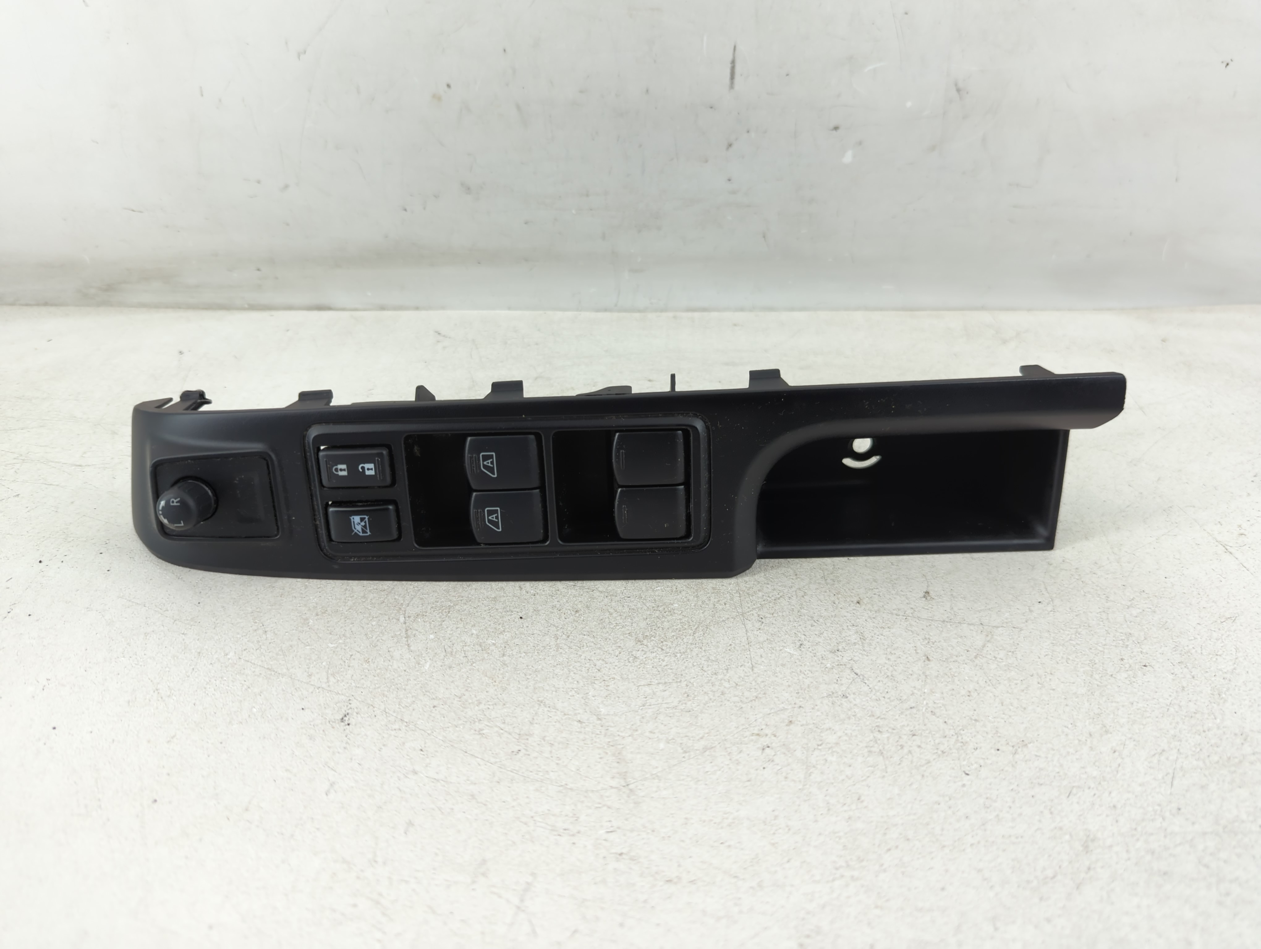 2016-2022 Nissan Titan Xd Driver Left Door Master Power Window Switch 1078793 - Oemusedautoparts1.com