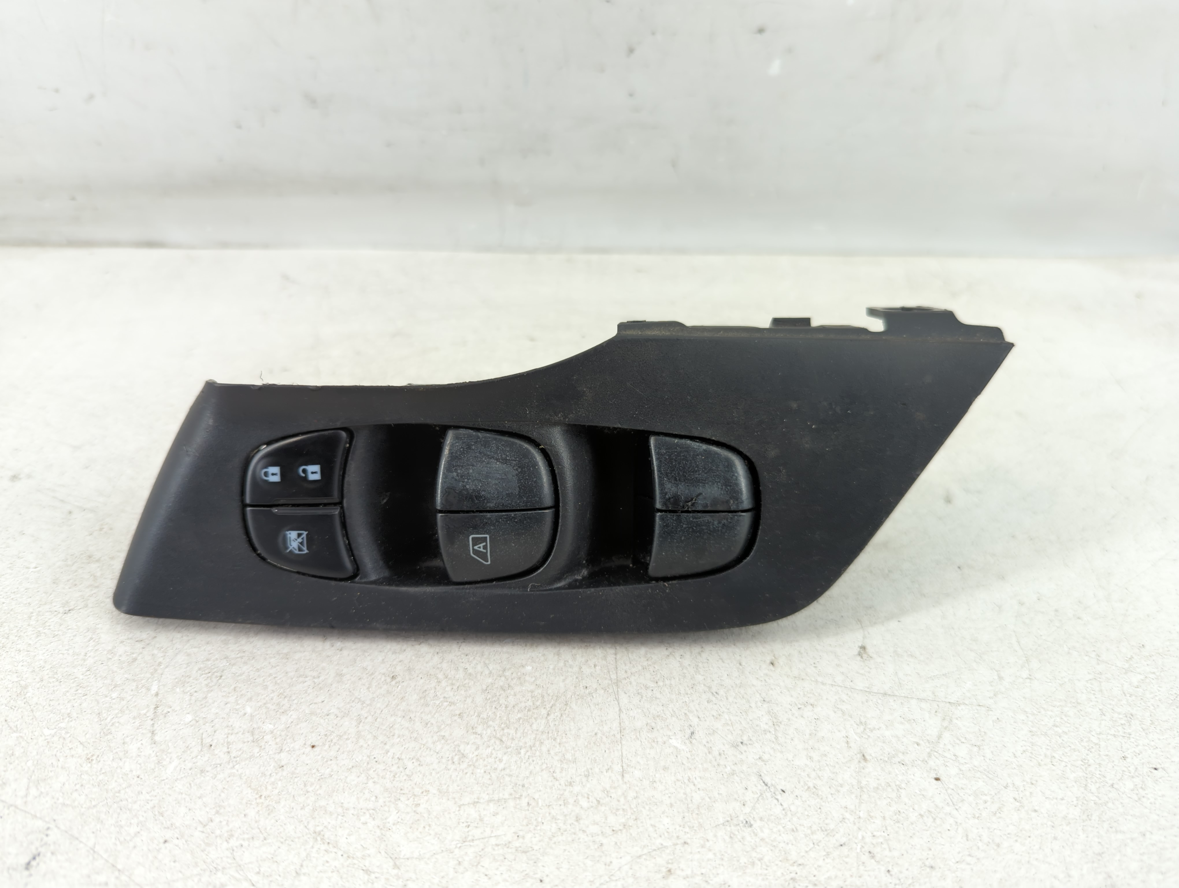 2013-2018 Nissan Altima Driver Left Door Master Power Window Switch 1078820 - Oemusedautoparts1.com