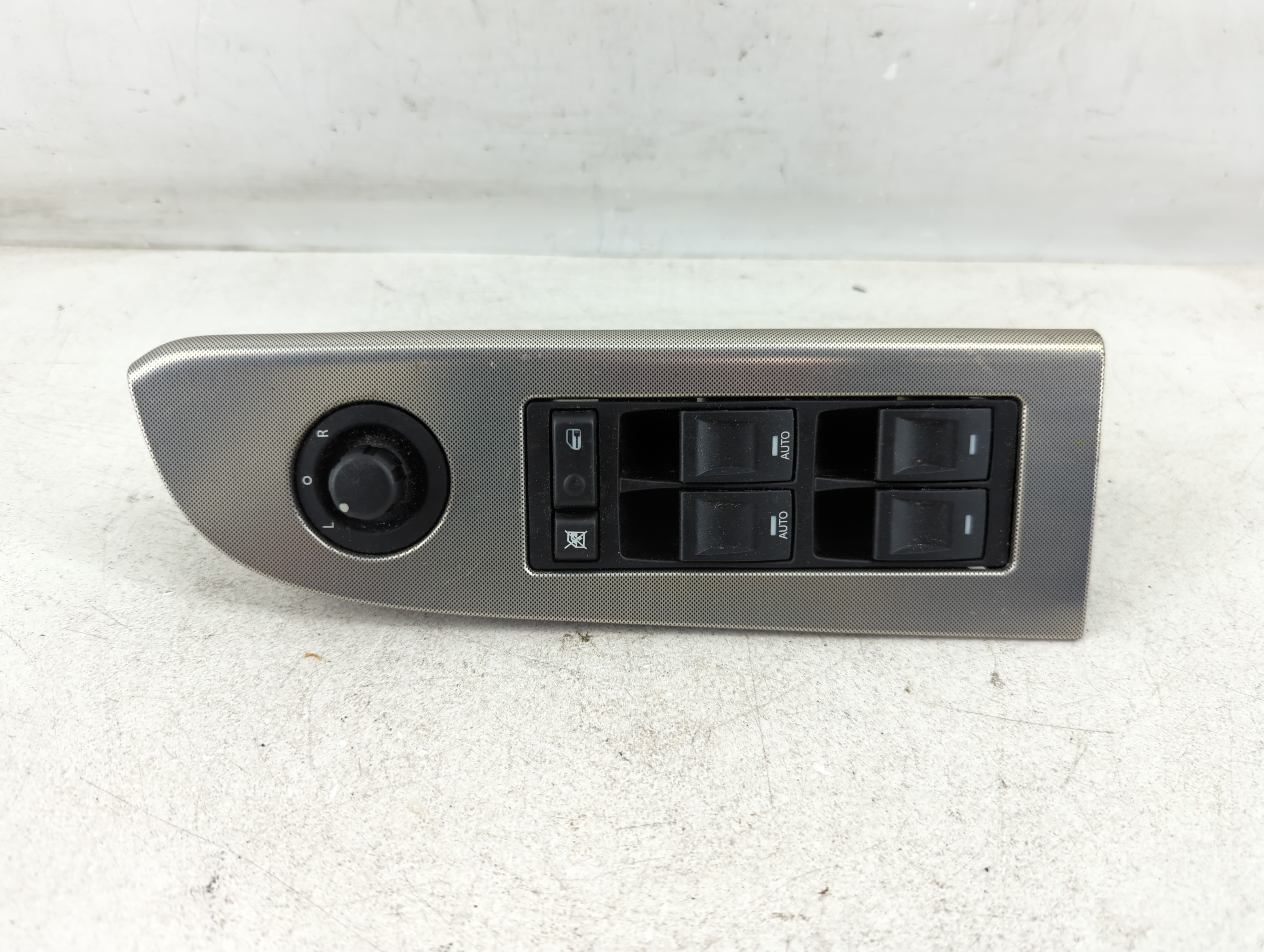 2005 Jeep Grand Cherokee Driver Left Door Master Power Window Switch 1078874 - Oemusedautoparts1.com