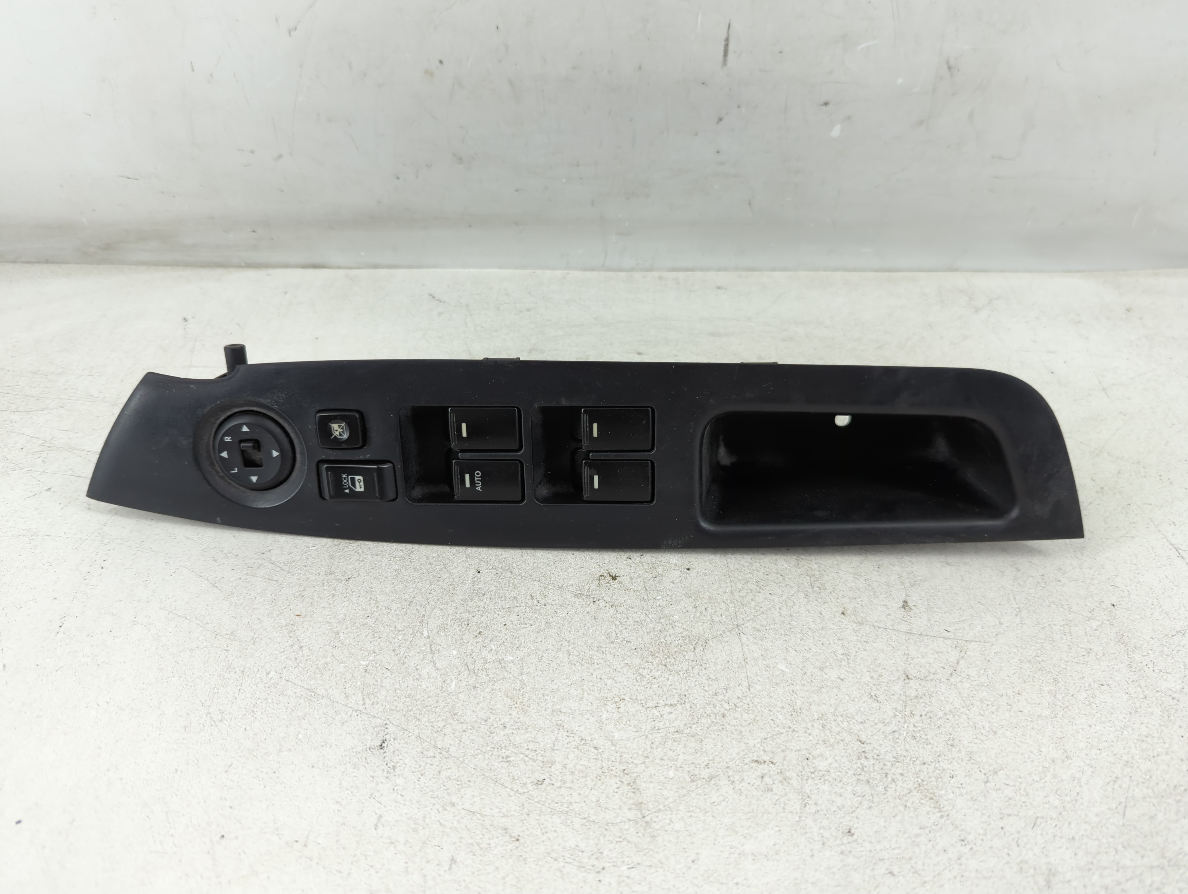 Picture of 2011-2015 Kia Sorento Driver Left Door Master Power Window Switch 1079017