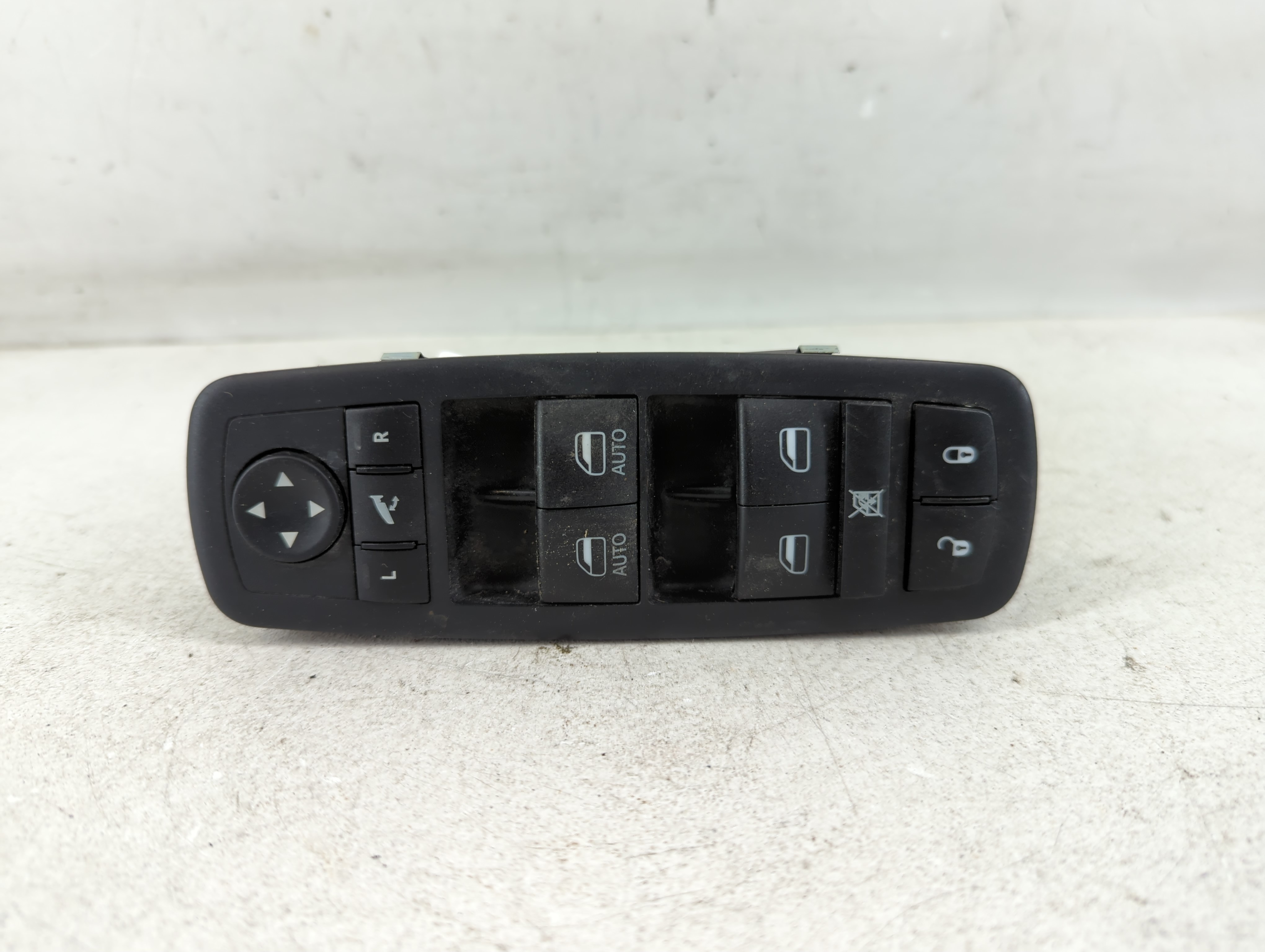 Picture of Dodge Ram 1500 Driver Left Door Master Power Window Switch 68298867aa 1079027