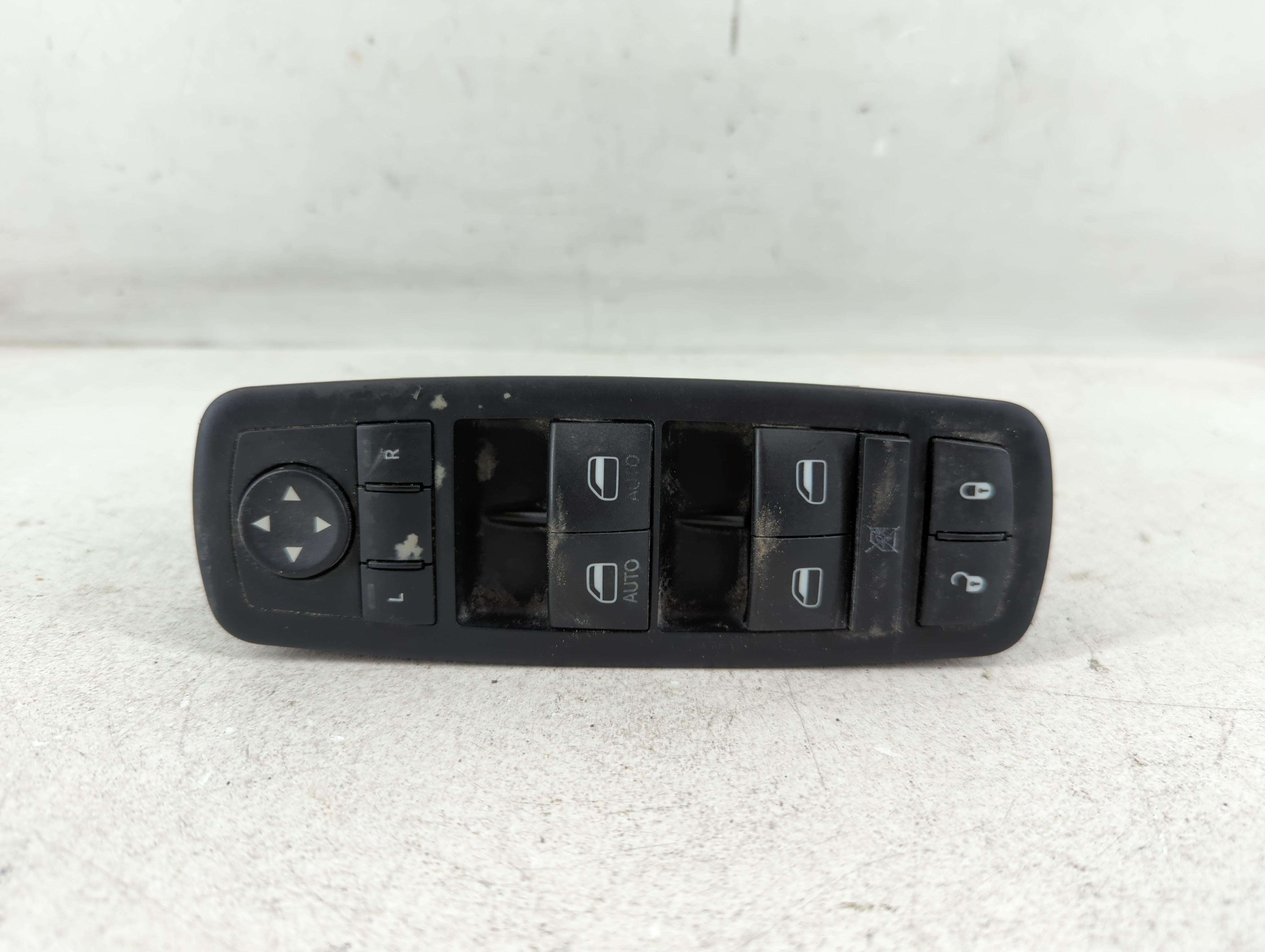 Picture of Dodge Caravan Driver Left Door Master Power Window Switch 68110871aa 1079043