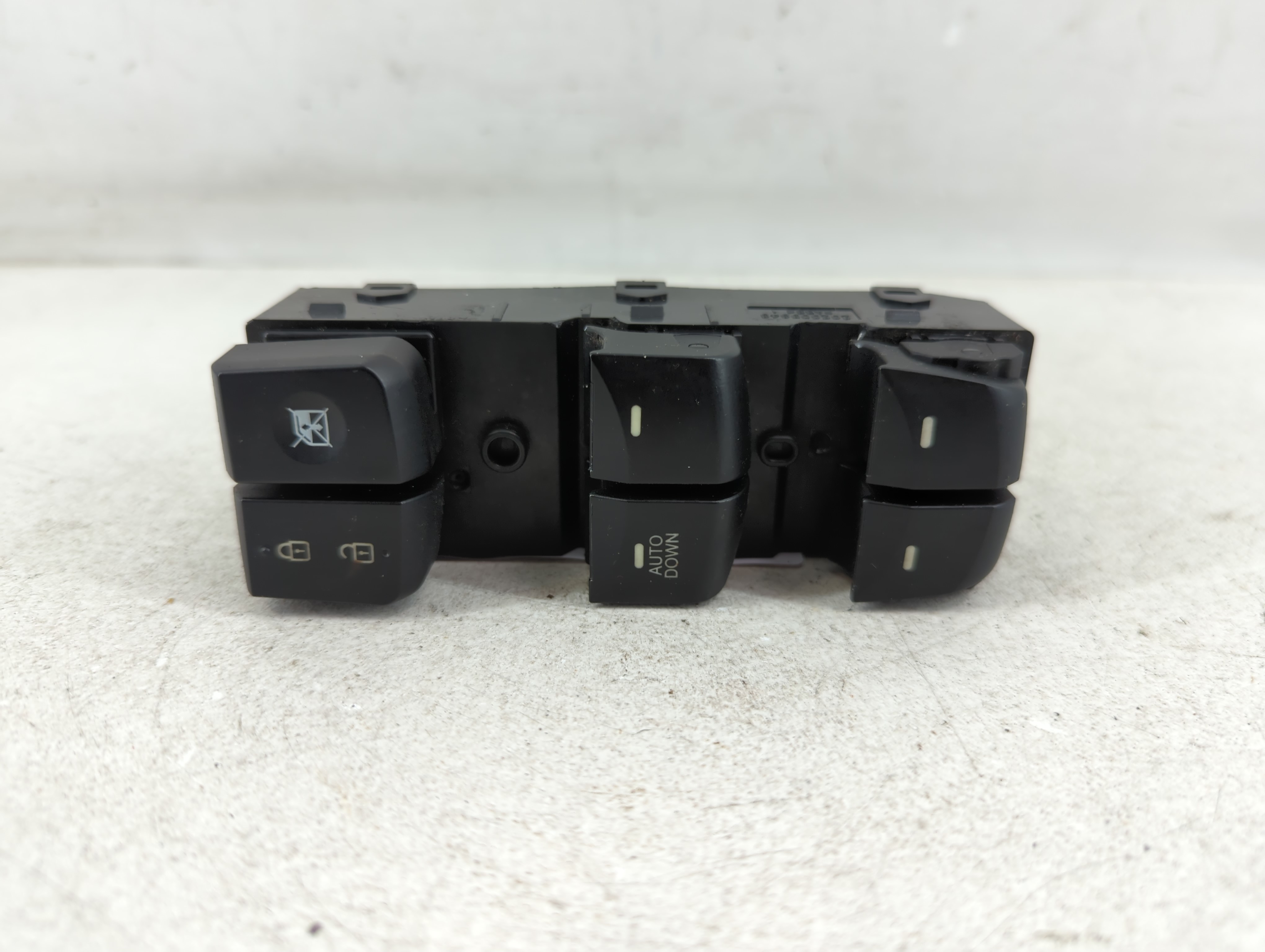 2014-2016 Hyundai Elantra Driver Left Door Master Power Window Switch 1079060 - Oemusedautoparts1.com