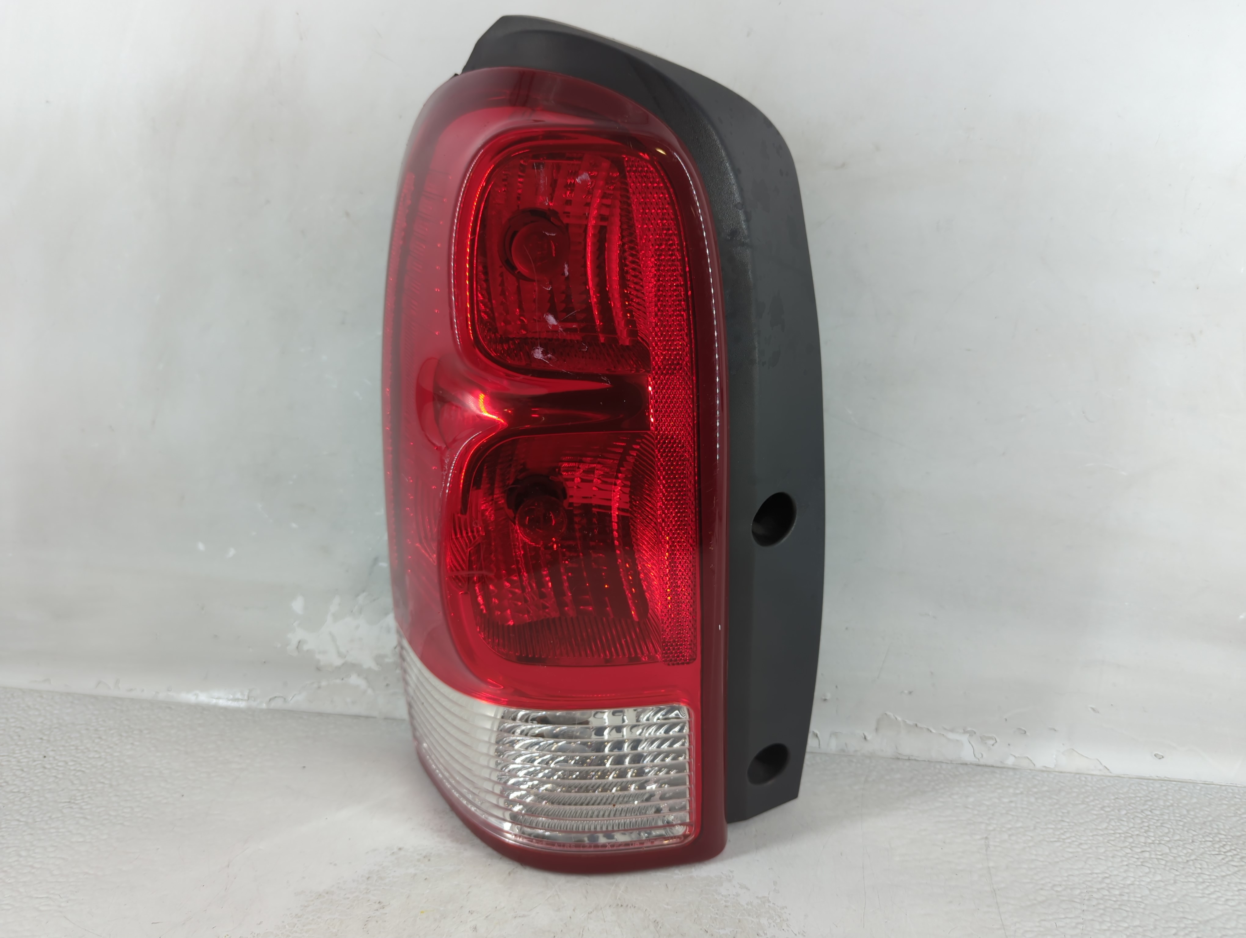 2005-2009 Chevrolet Uplander Driver Left Side Tail Light Taillight Oem 1079168 - Oemusedautoparts1.com