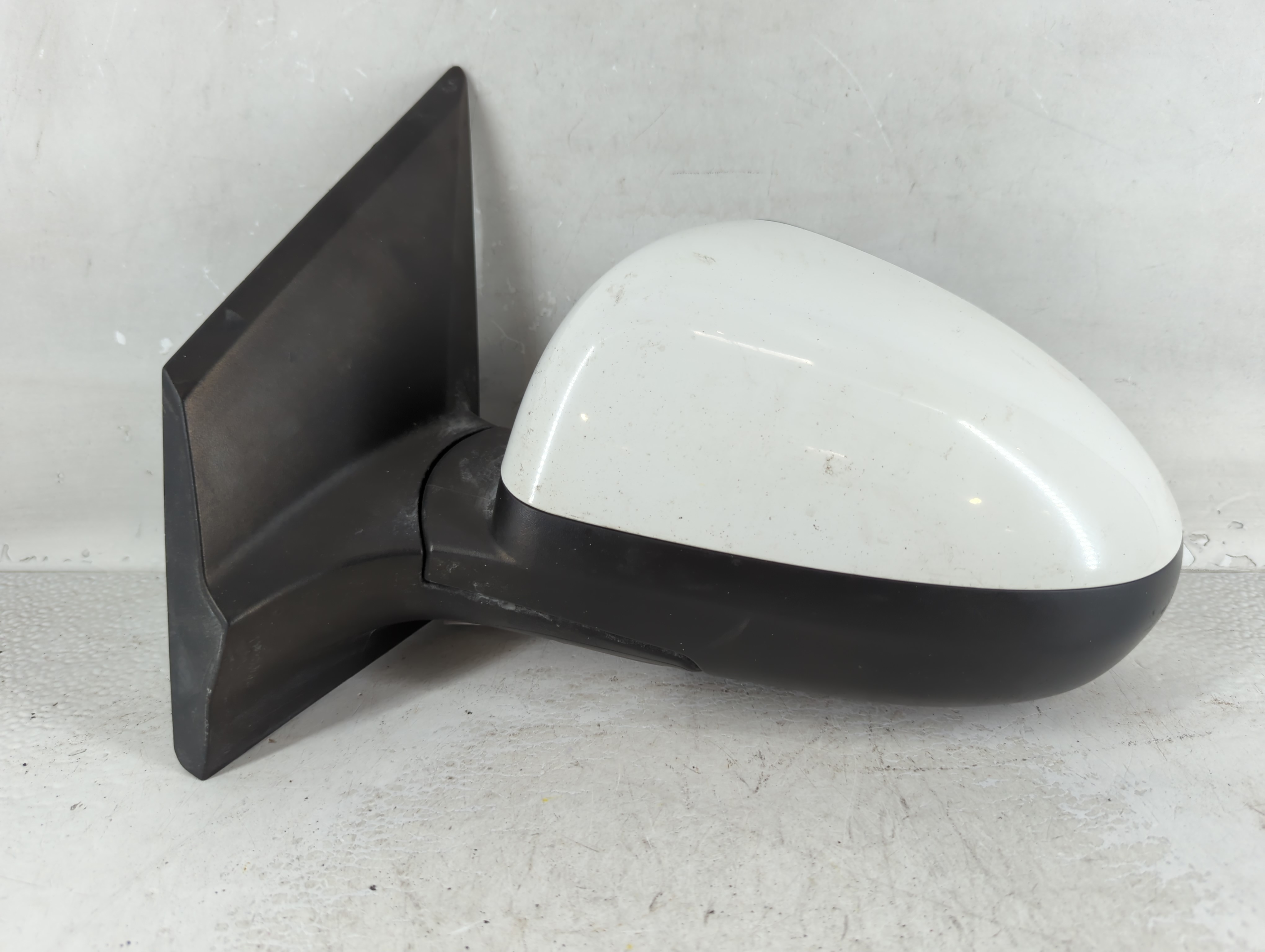 2013-2014 Chevrolet Sonic Driver Left Side View Power Door Mirror White 1079224 - Oemusedautoparts1.com