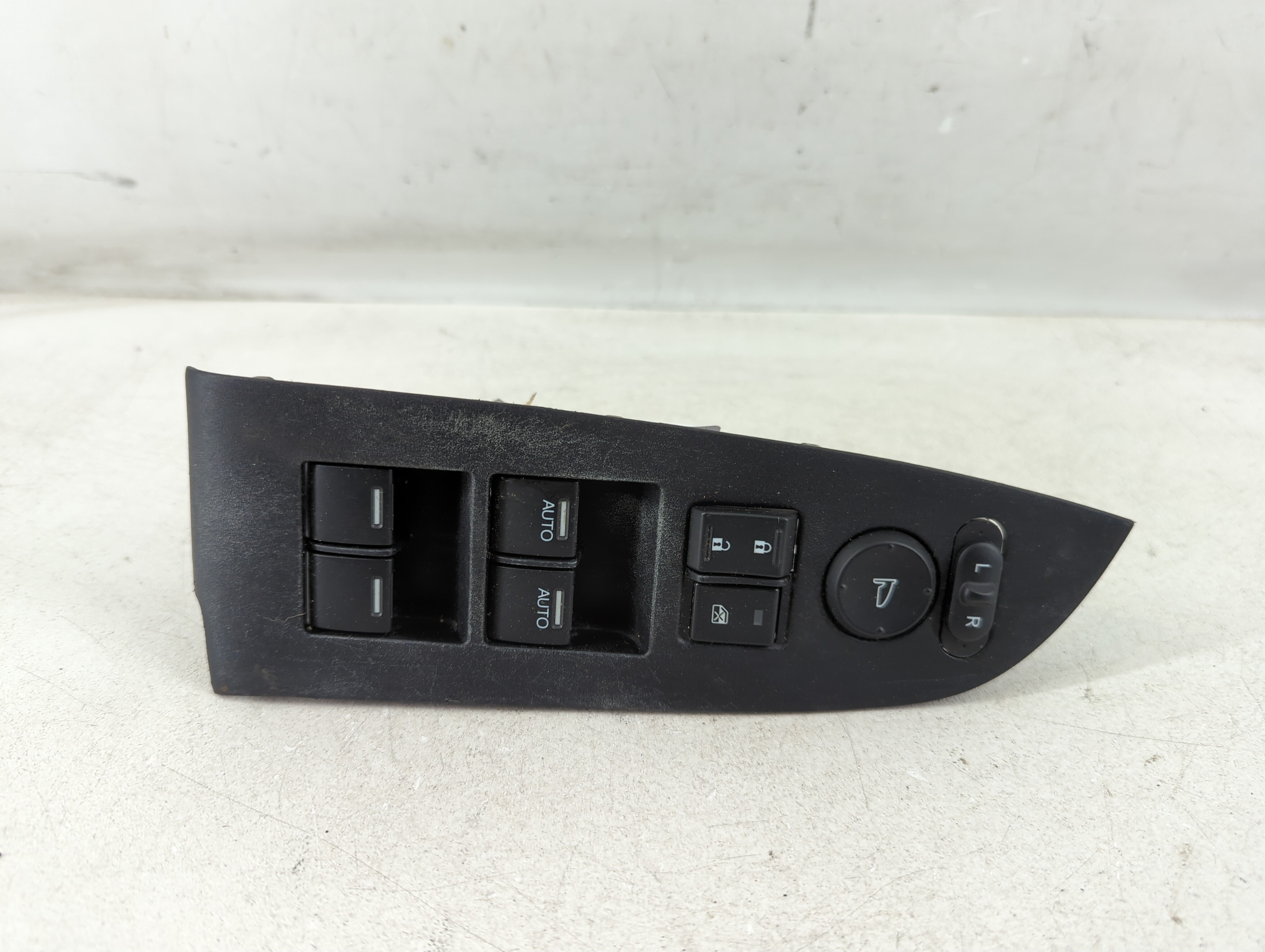 2014-2017 Honda Odyssey Driver Left Door Master Power Window Switch 1079280 - Oemusedautoparts1.com