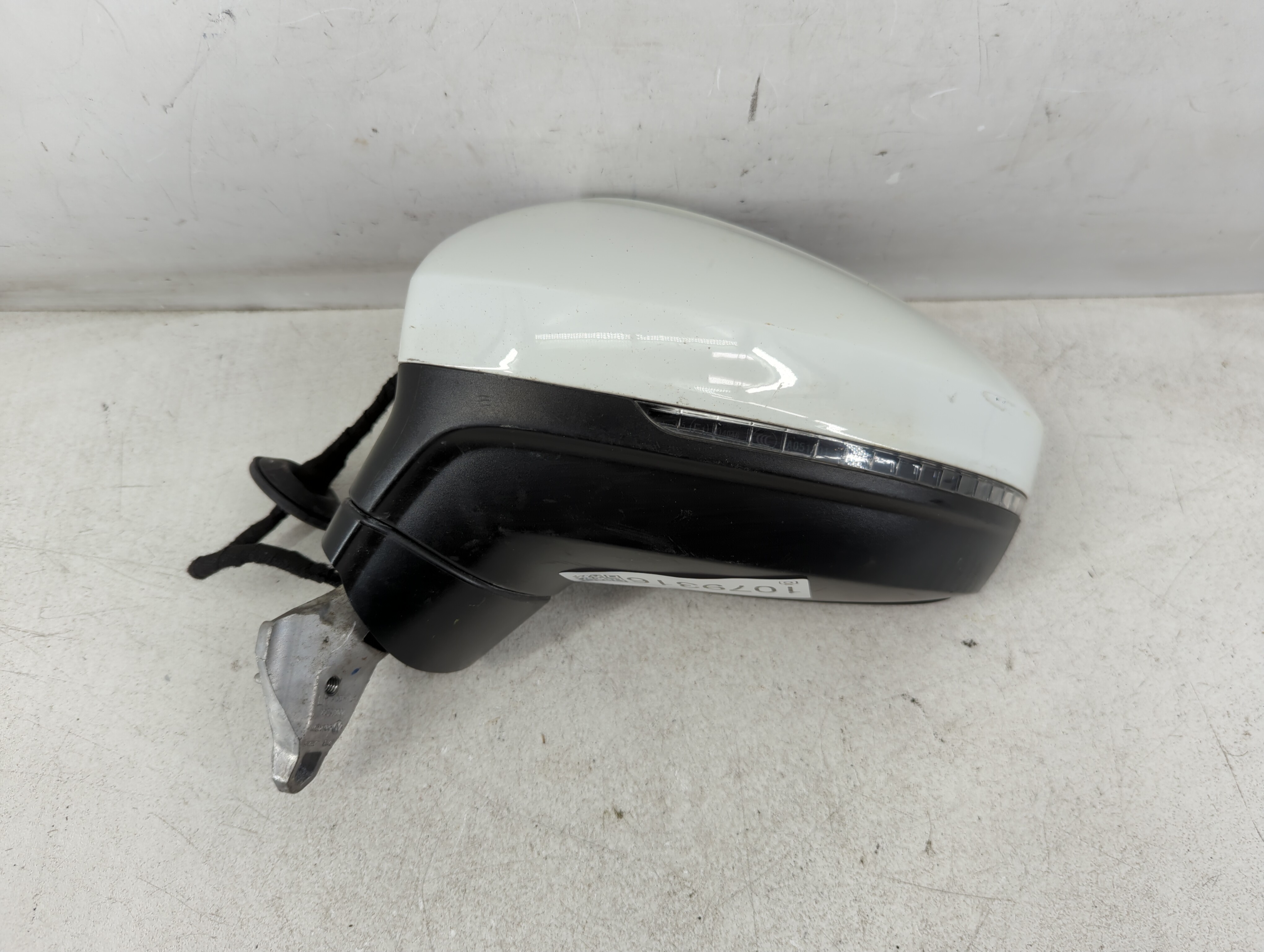 2020-2021 Volkswagen Tiguan Driver Left Side View Power Door Mirror 1079316 - Oemusedautoparts1.com