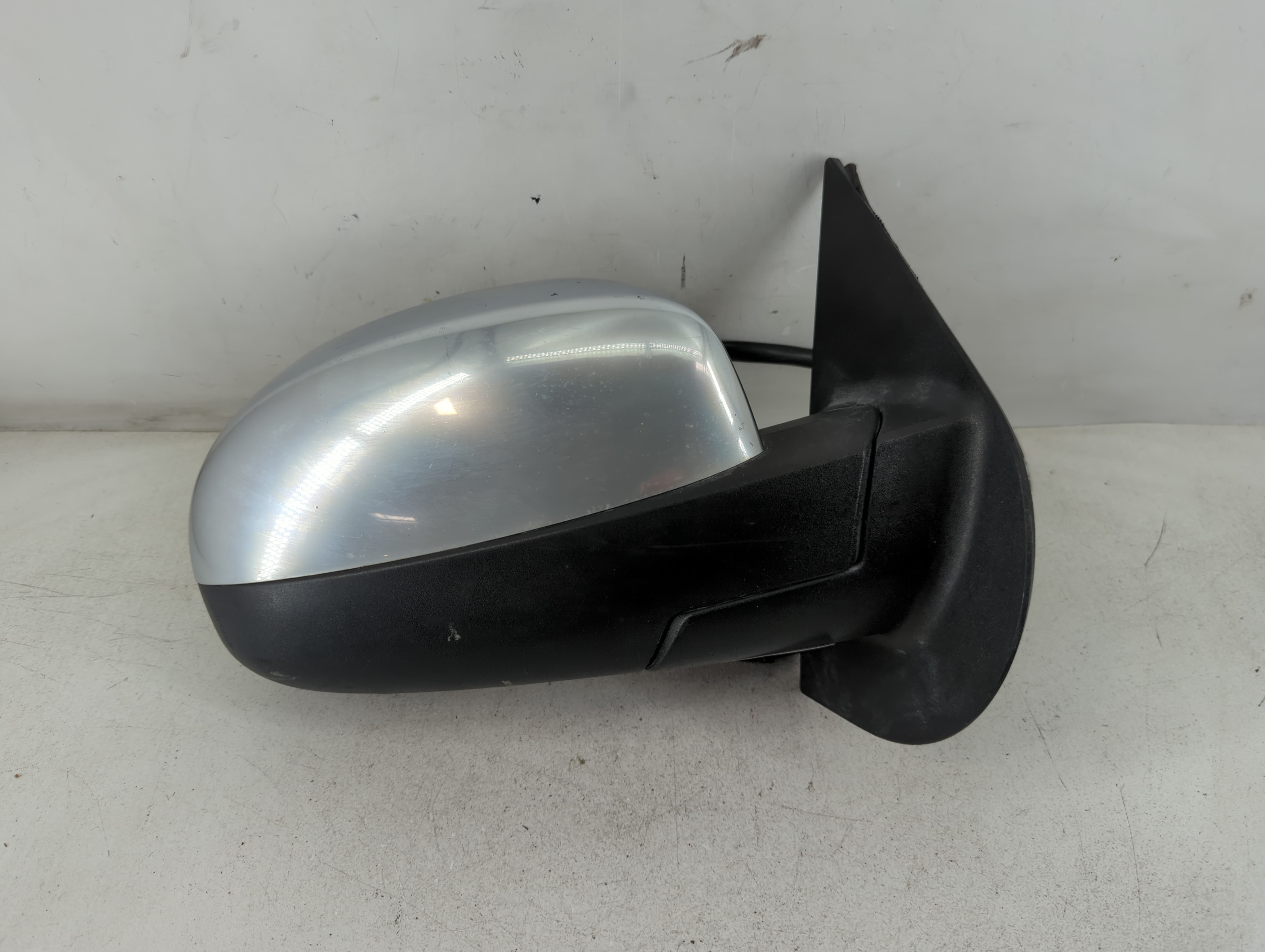 2007-2008 Chevrolet Tahoe Passenger Right Side View Power Door Mirror 1079330 - Oemusedautoparts1.com