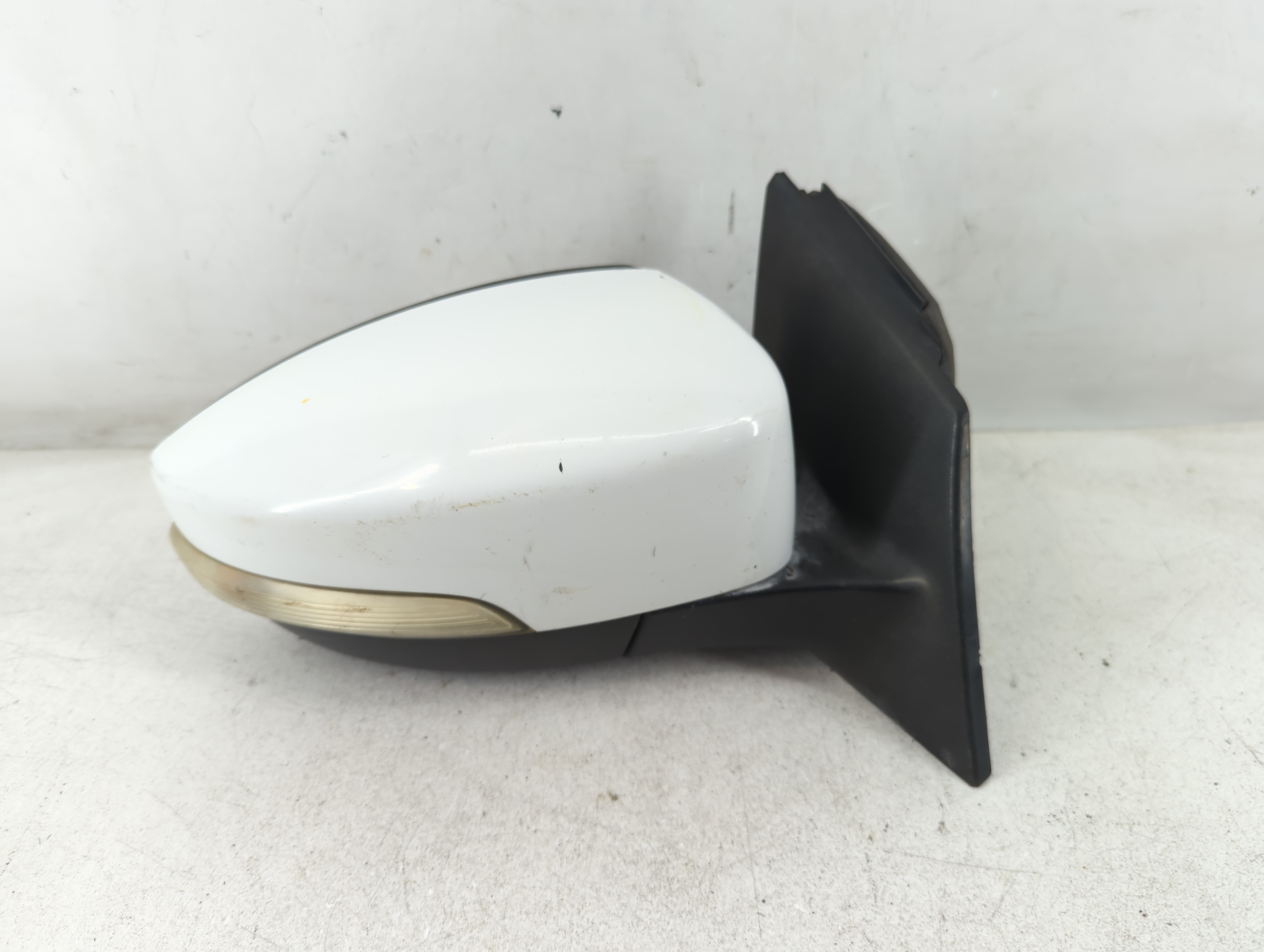 2015-2018 Ford Focus Passenger Right Side View Power Door Mirror White 1079341 - Oemusedautoparts1.com