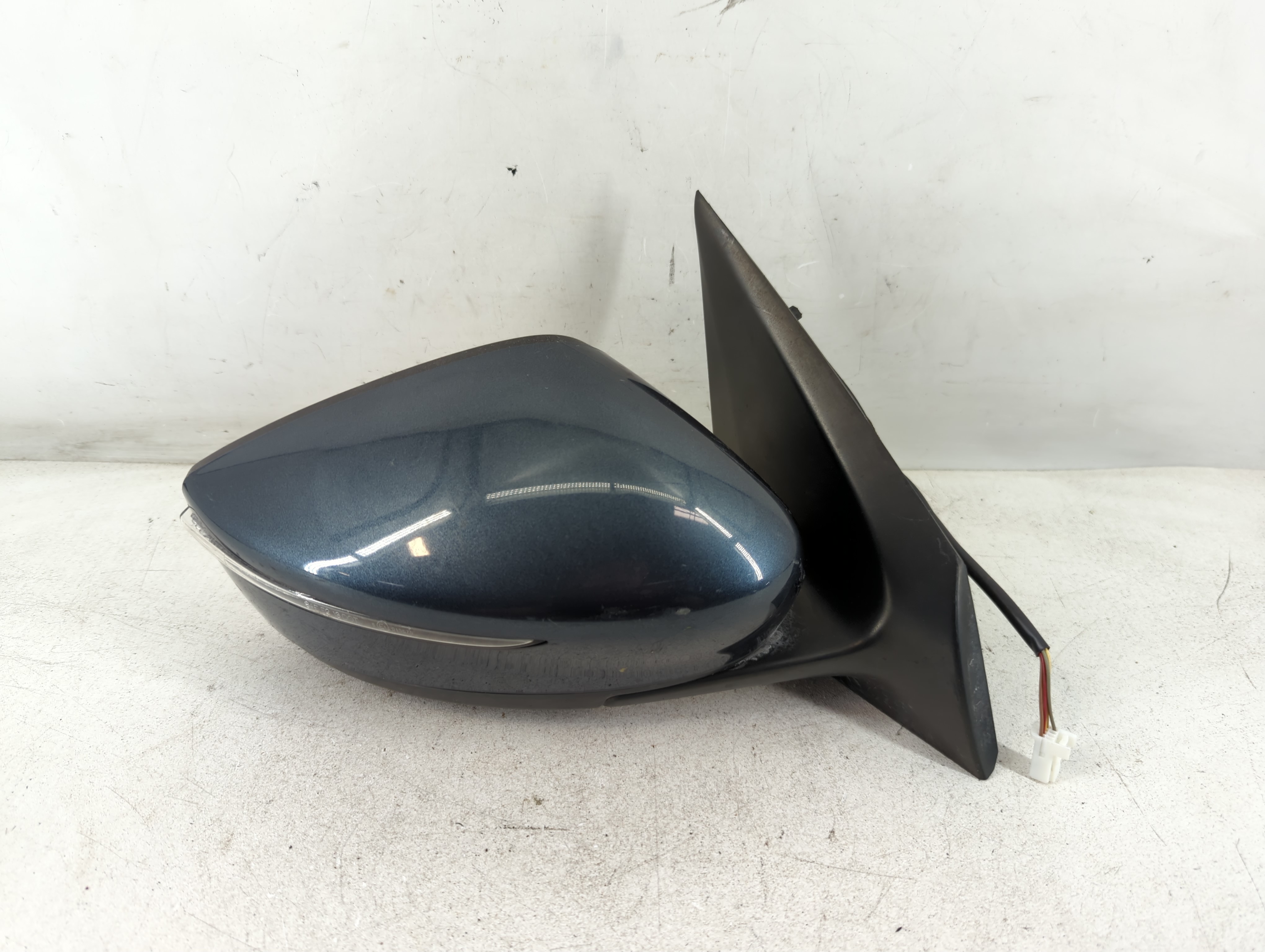 2015-2018 Nissan Versa Passenger Right Side View Power Door Mirror Grey 1079347 - Oemusedautoparts1.com
