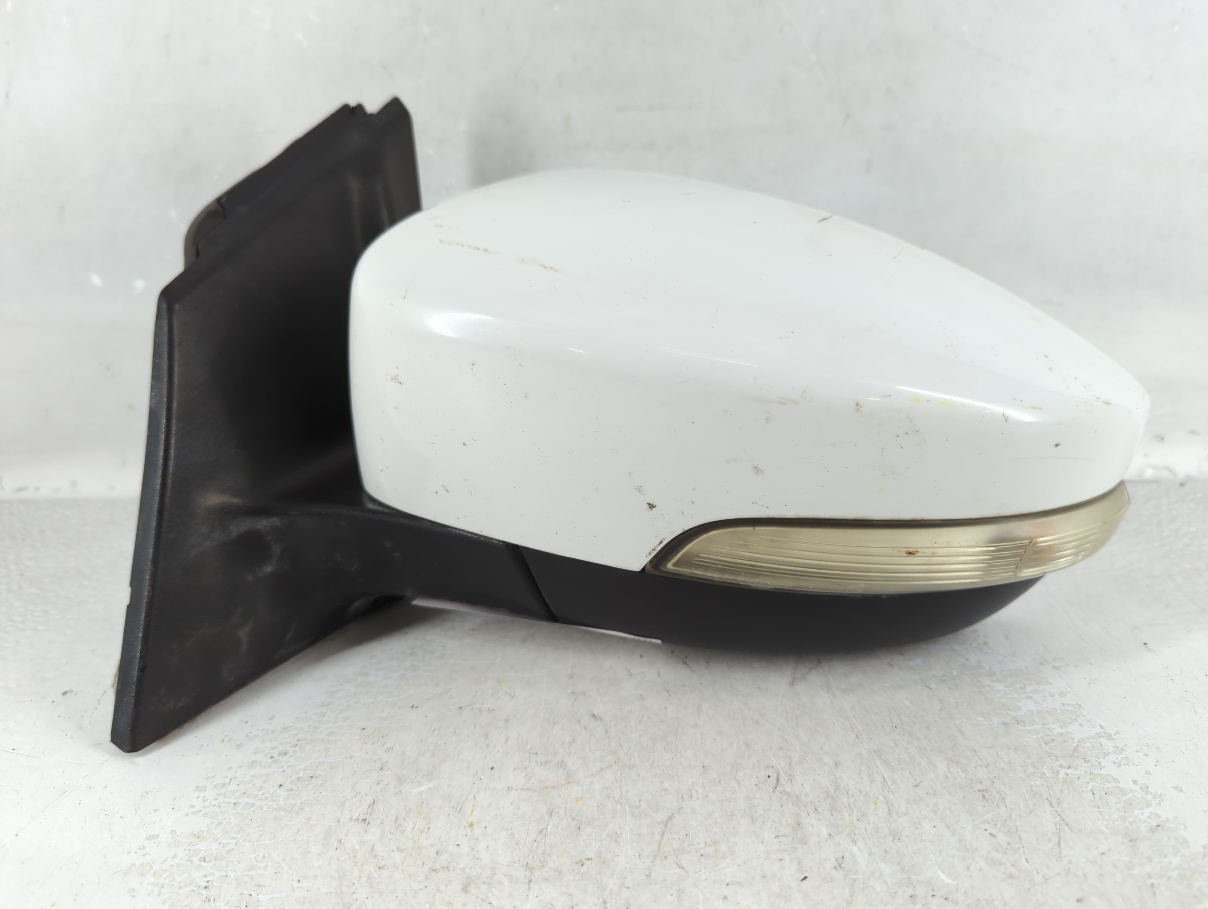 2015-2018 Ford Focus Driver Left Side View Power Door Mirror White 1079361 - Oemusedautoparts1.com