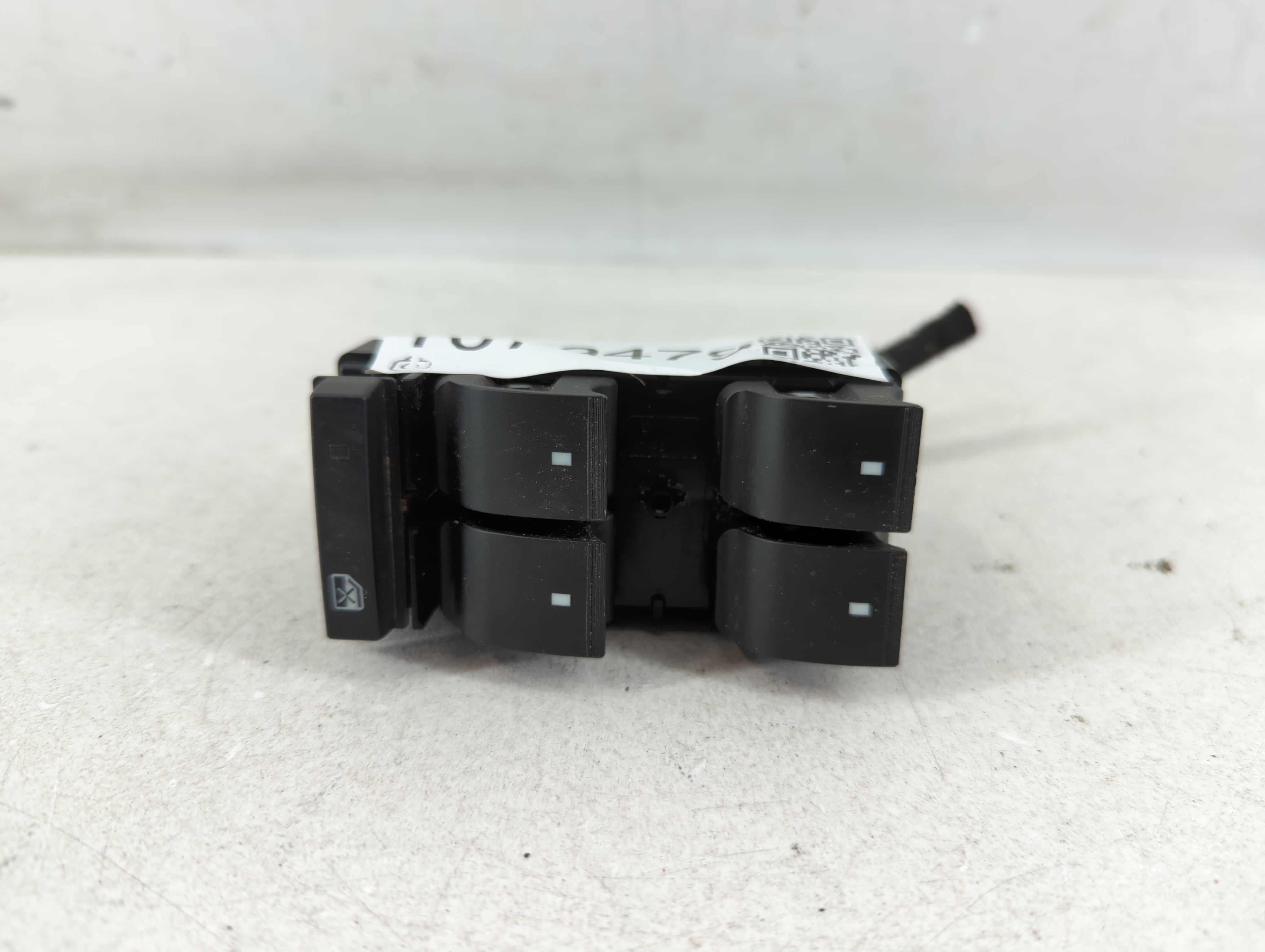 2009-2011 Chevrolet Hhr Driver Left Door Master Power Window Switch 1079479 - Oemusedautoparts1.com