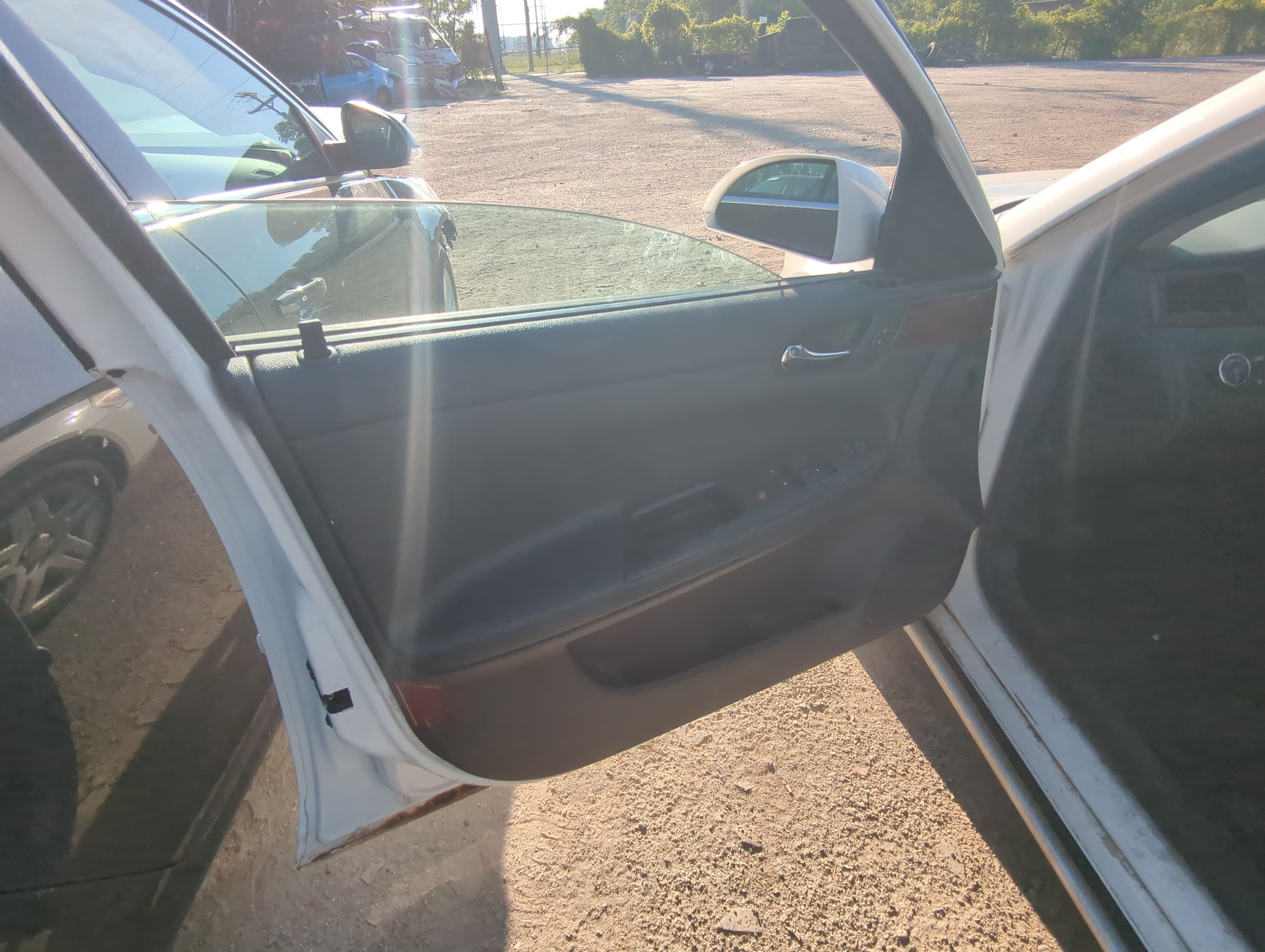 2006 Chevrolet Impala Front Left Driver Interior Door Panel Trim 1079508 - Oemusedautoparts1.com