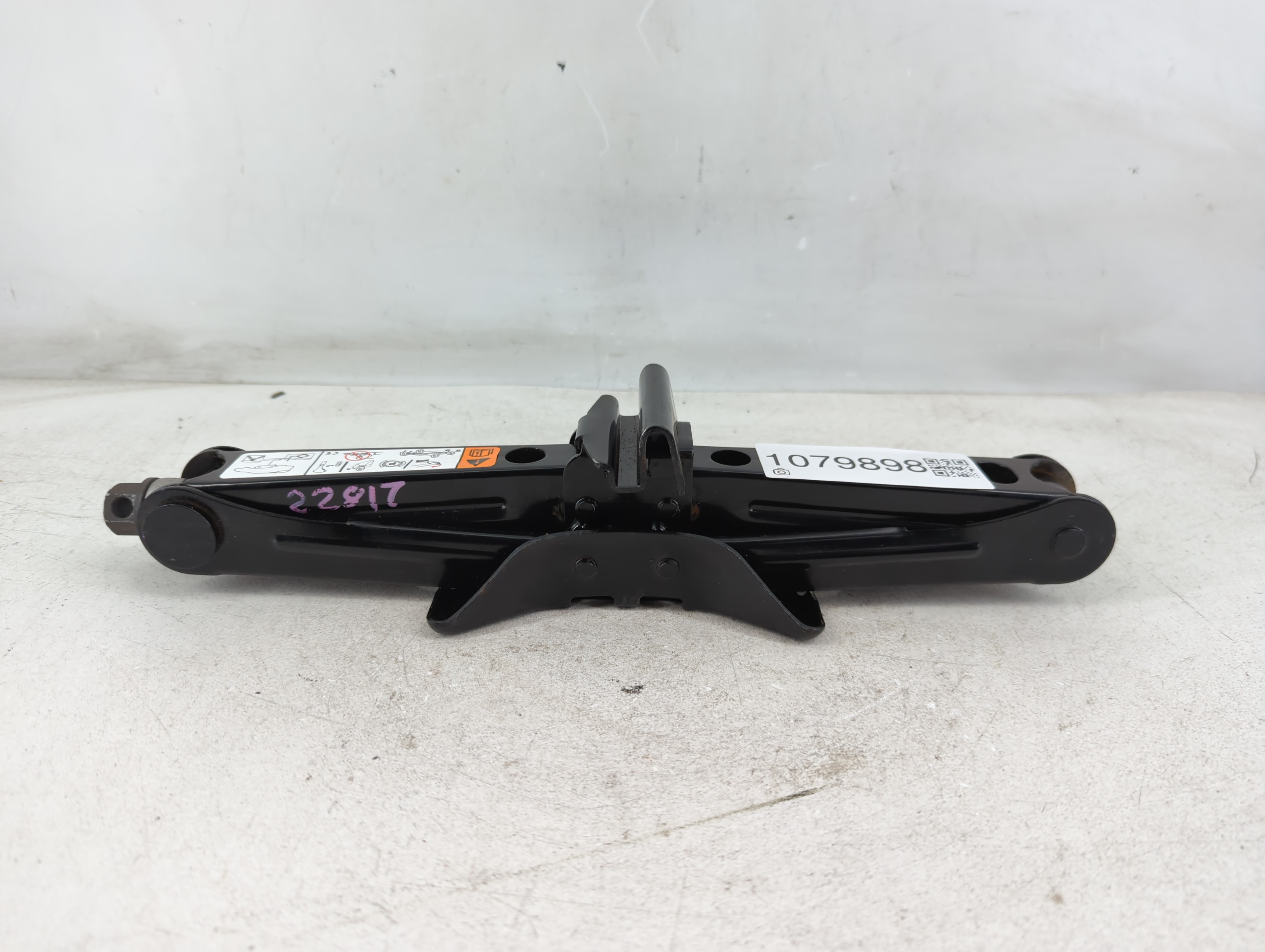 2014 Ford Focus Spare Scissor Car Jack 1079898 - Oemusedautoparts1.com