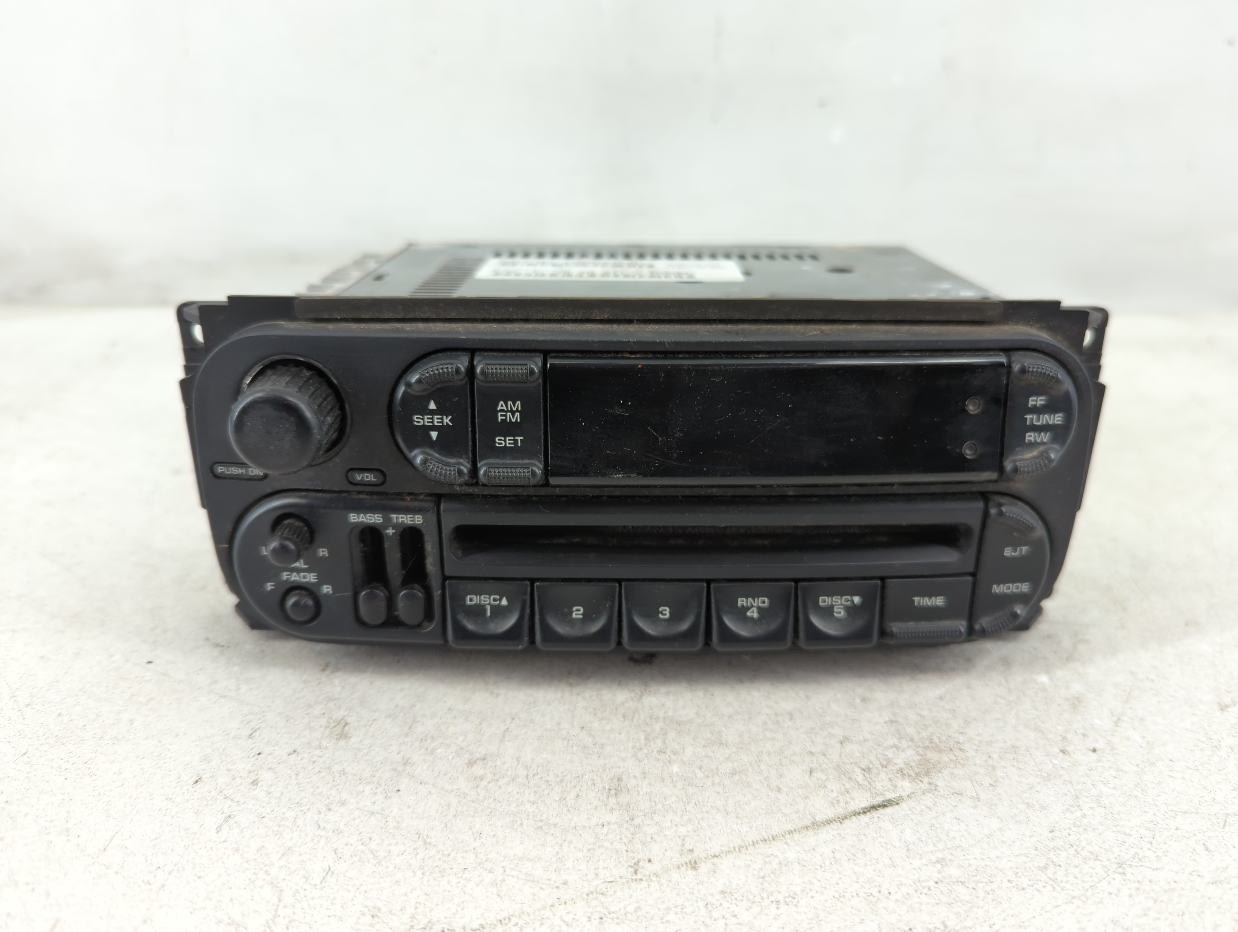 2002-2004 Jeep Liberty Am Fm Cd Player Radio Receiver 1079902 - Oemusedautoparts1.com