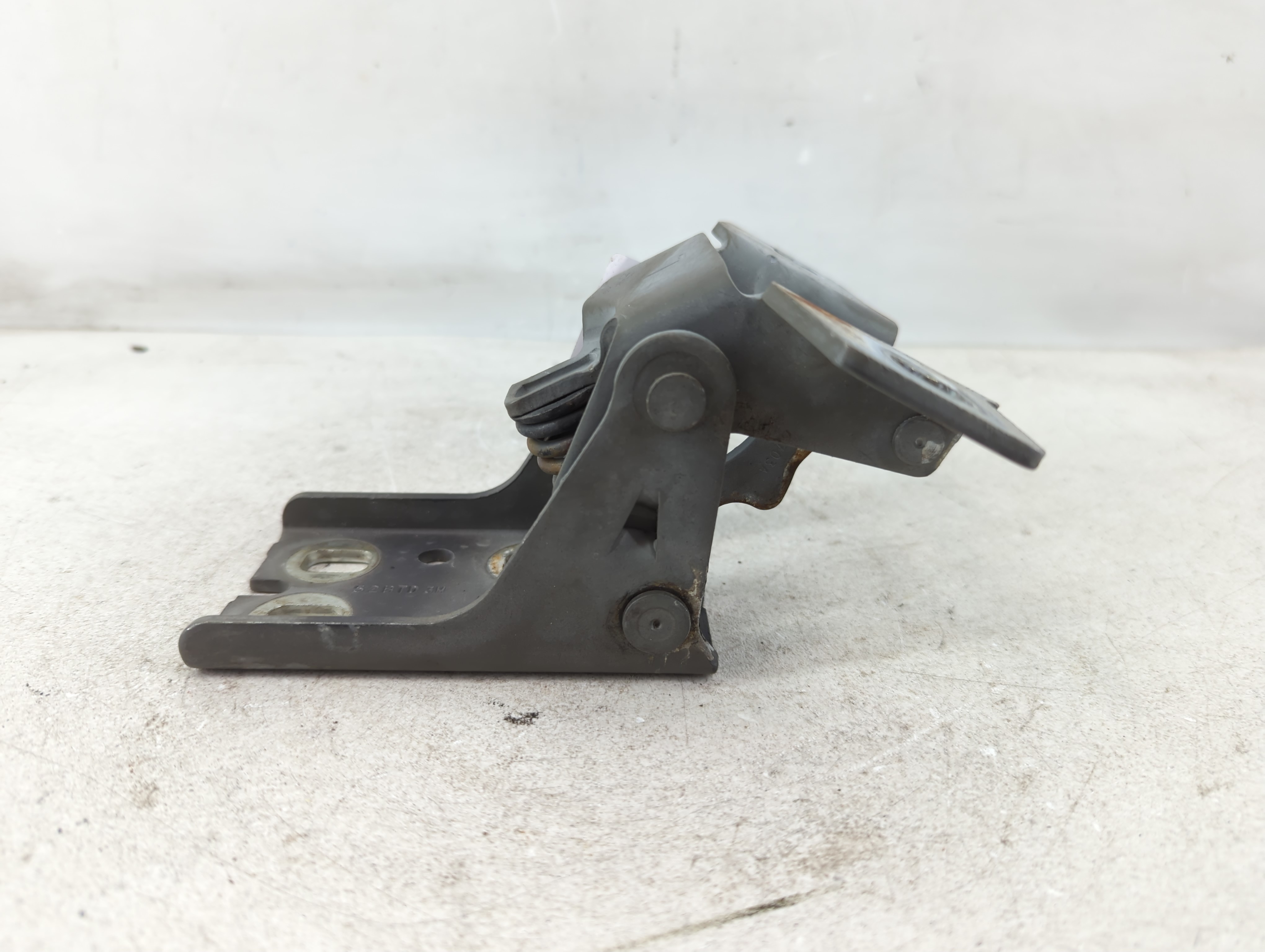 2003 Dodge Durango Driver Left Hood Hinge 1079904 - Oemusedautoparts1.com