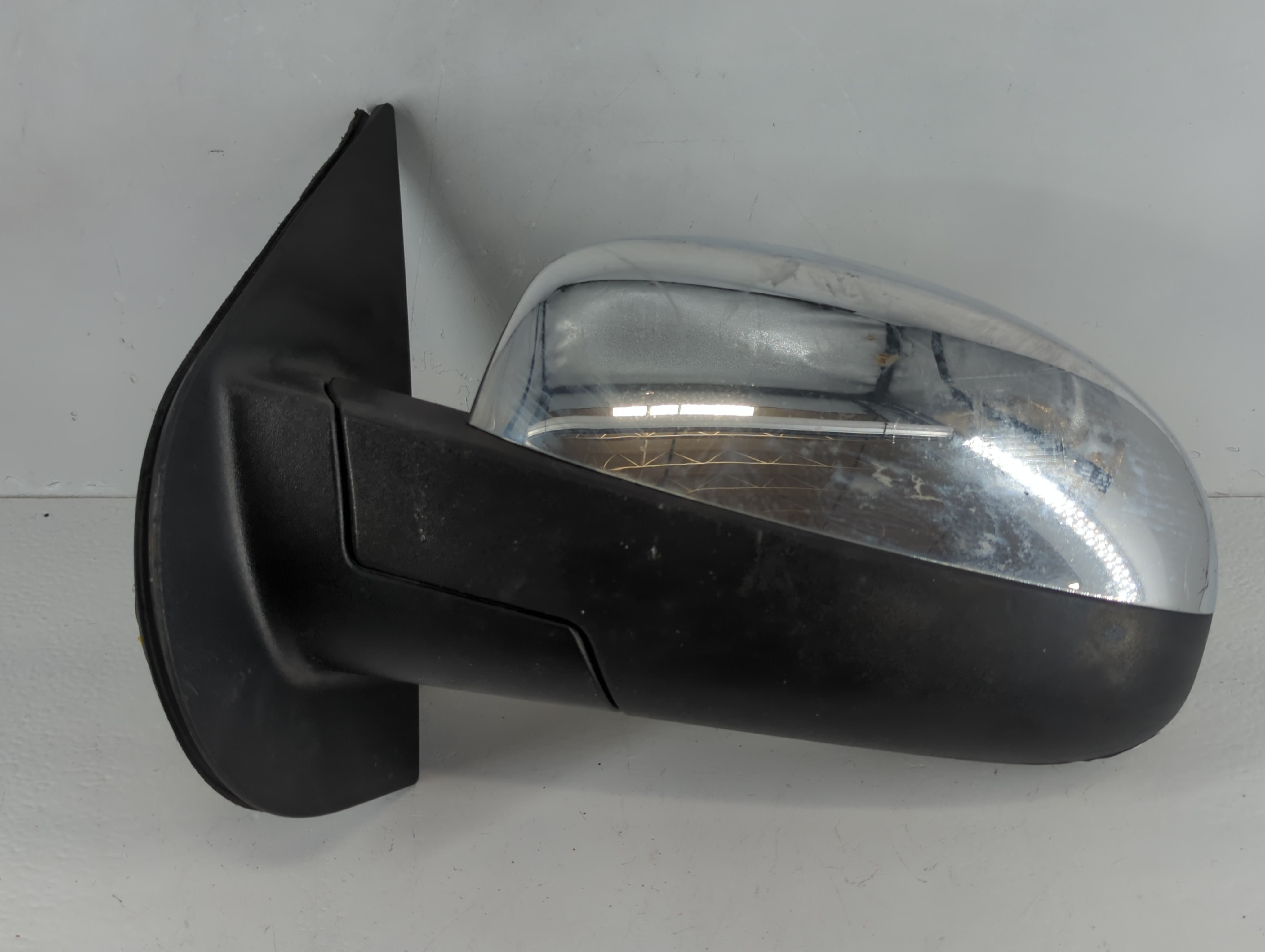 2009 Chevrolet Suburban 1500 Driver Left Side View Power Door Mirror 1079924 - Oemusedautoparts1.com