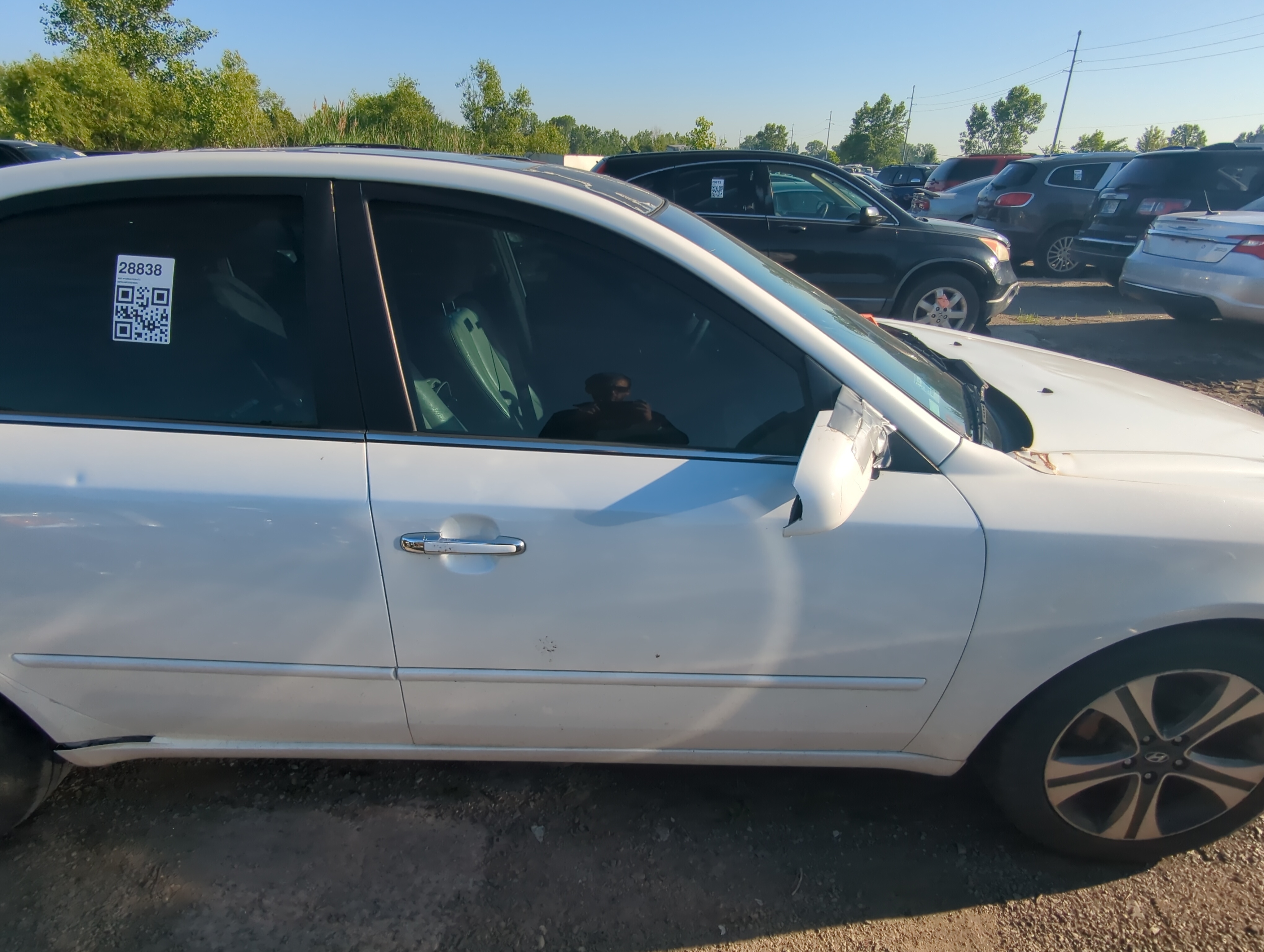 Picture of 2006-2010 Hyundai Sonata Passenger Front Door Oem 1080211
