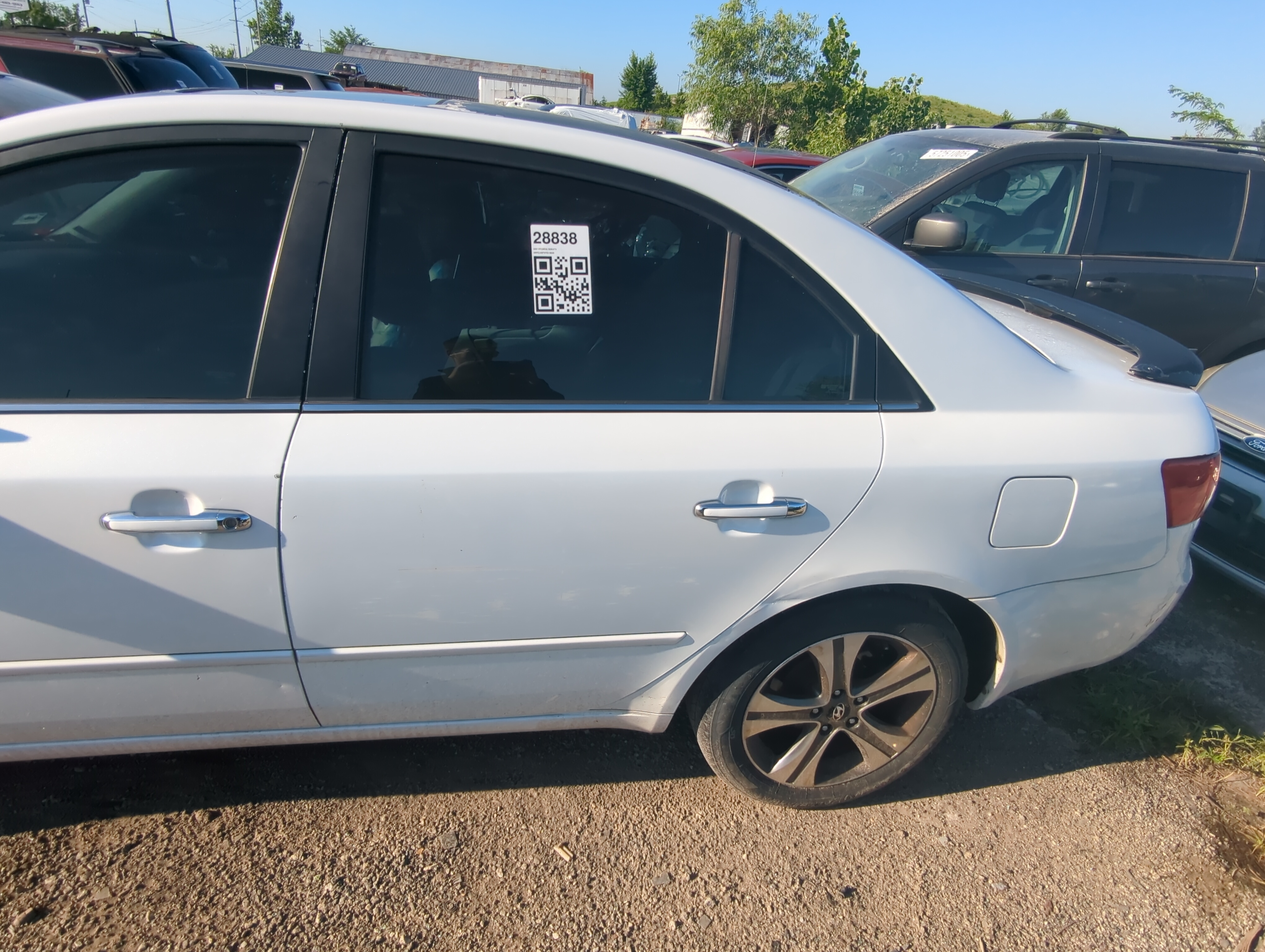Picture of 2006-2010 Hyundai Sonata Driver Rear Door Oem 1080235