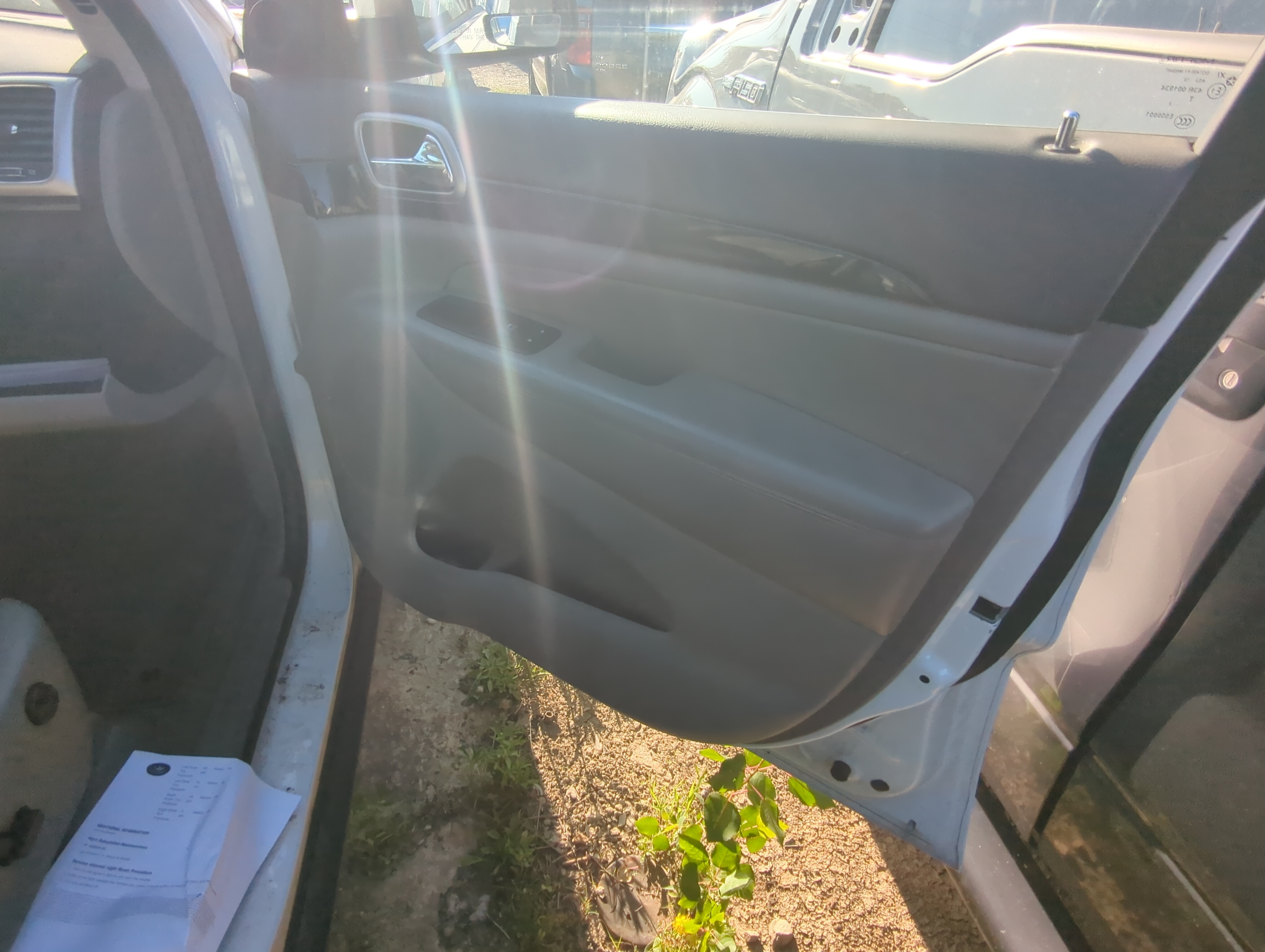 2013 Jeep Grand Cherokee Front Right Passenger Interior Door Panel Trim 1080585 - Oemusedautoparts1.com