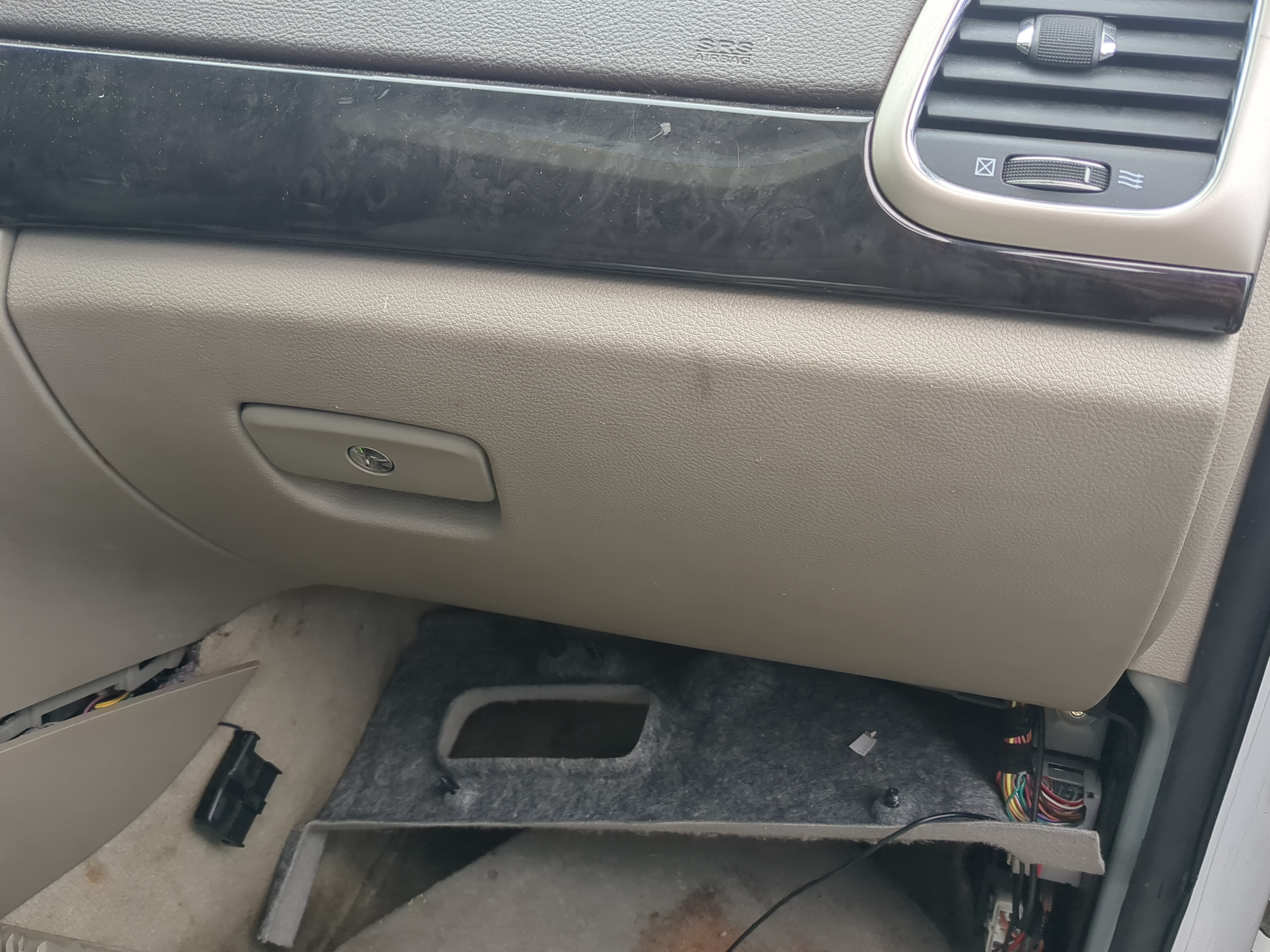 2013 Jeep Grand Cherokee Passenger Glove Box Door Storage Compartment 1080589 - Oemusedautoparts1.com