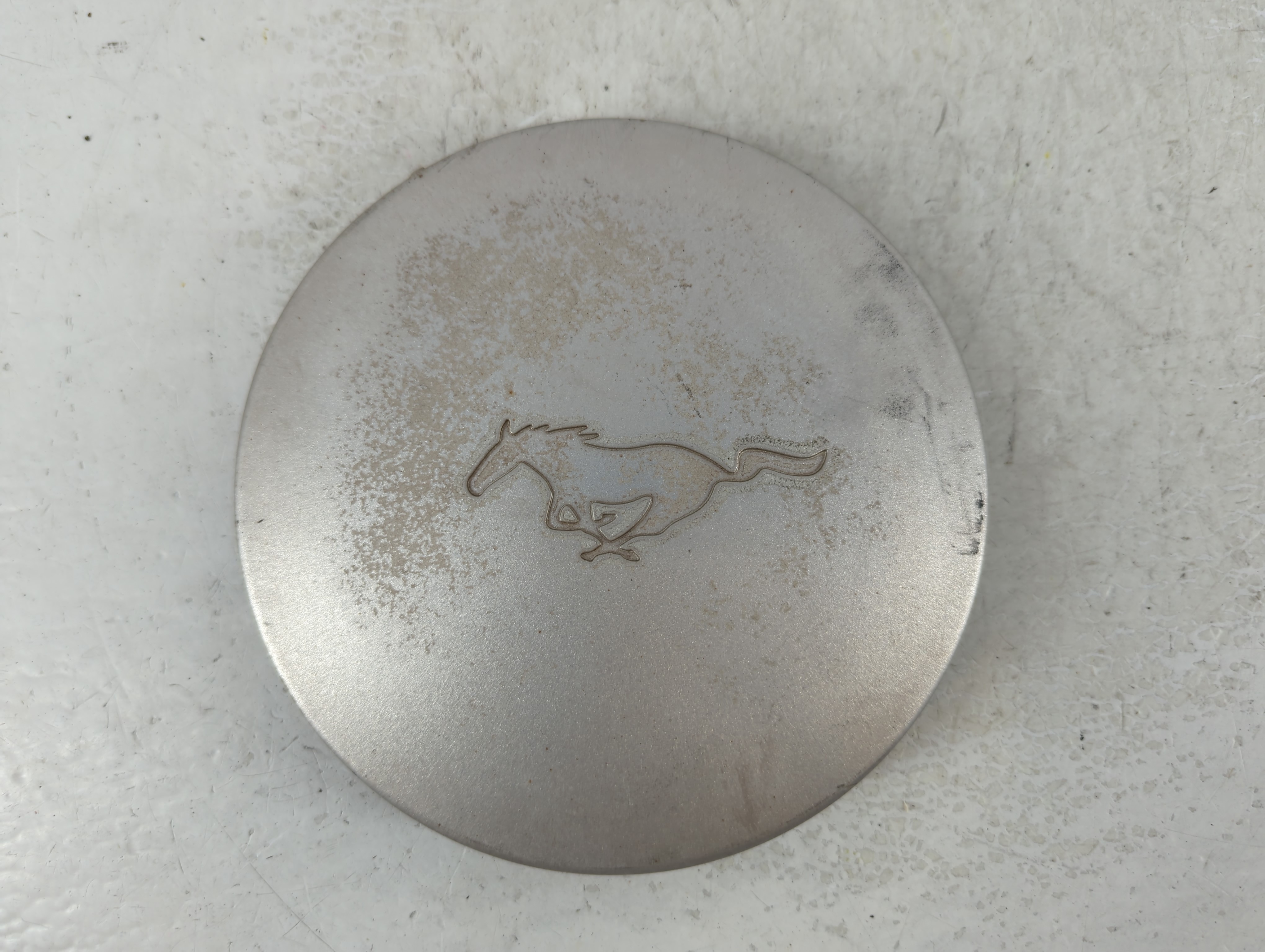 2001 Ford Mustang Rim Wheel Center Cap 1080610 - Oemusedautoparts1.com