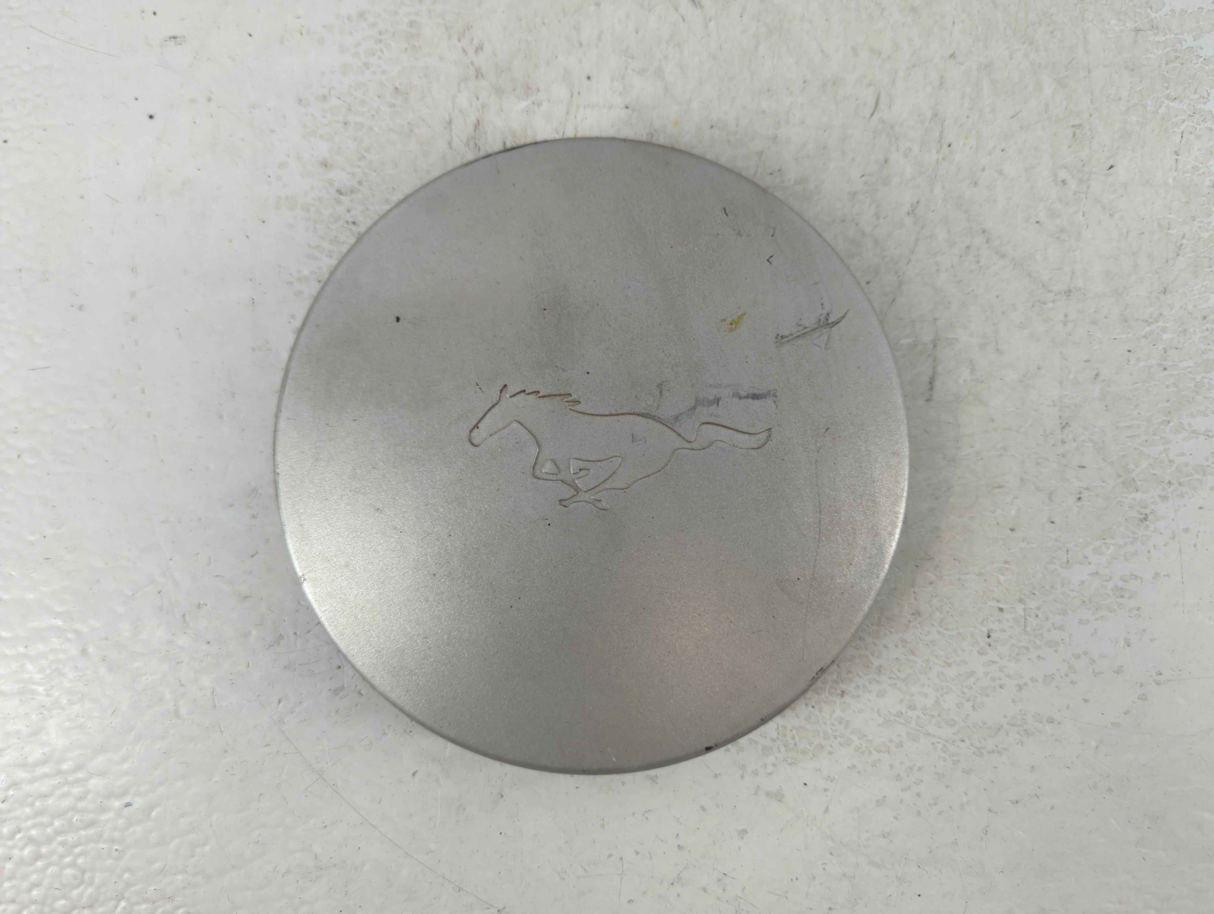 2001 Ford Mustang Rim Wheel Center Cap 1080611 - Oemusedautoparts1.com
