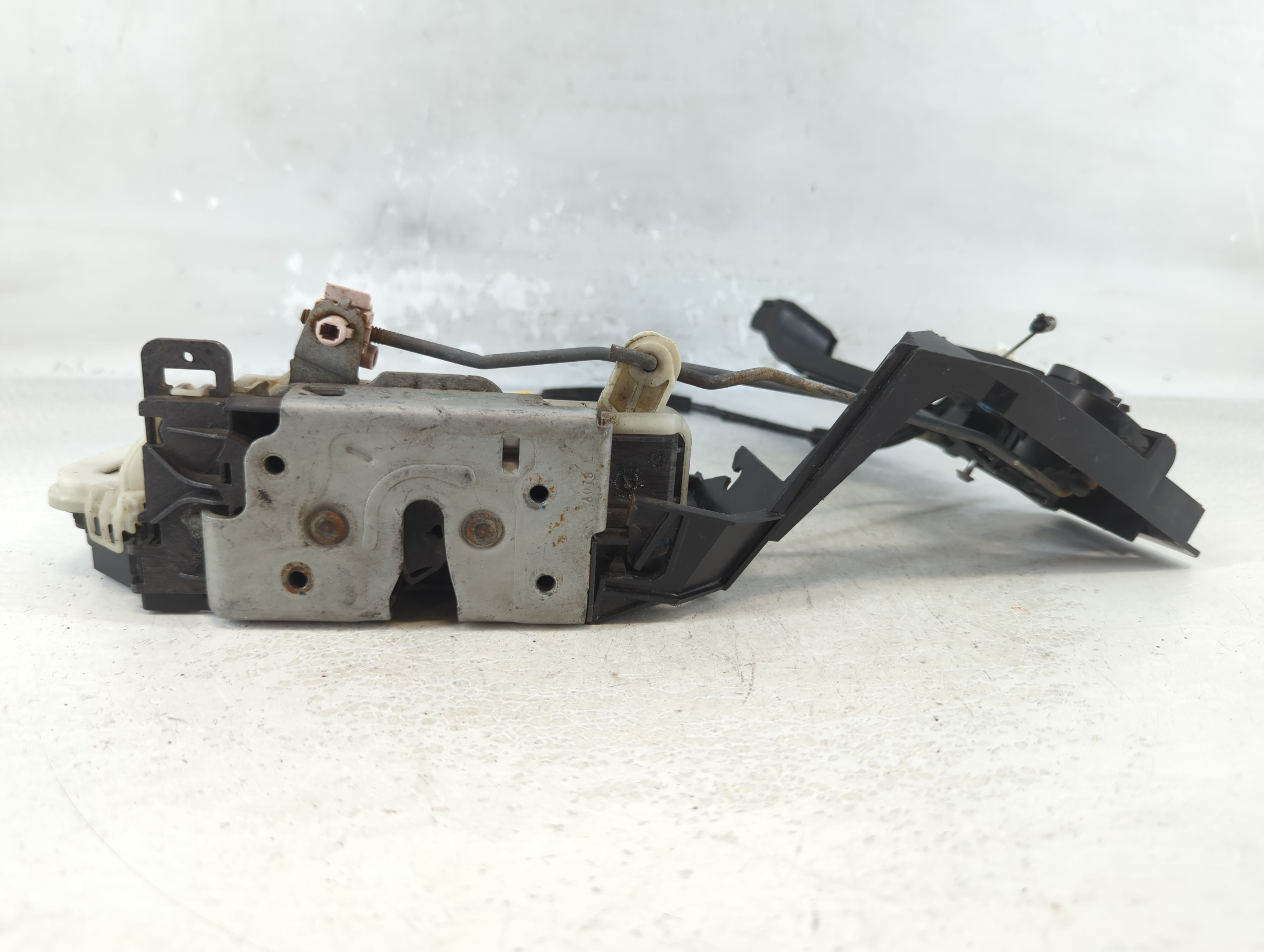 2008 Ford Focus Driver Front Door Oem 1080628 - Oemusedautoparts1.com