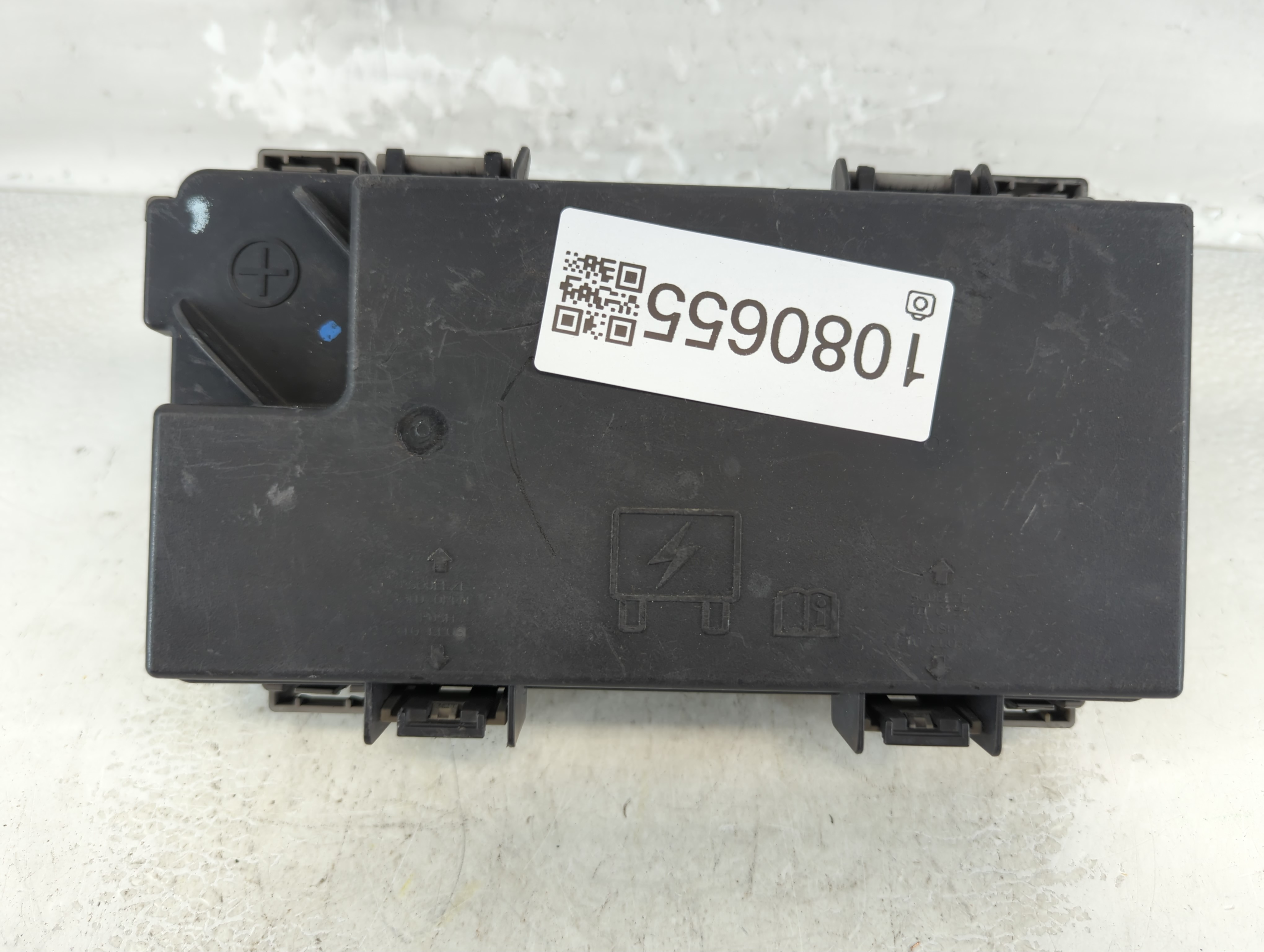 Picture of Dodge Caravan Fusebox Fuse Box Relay Module Tipm 1080655