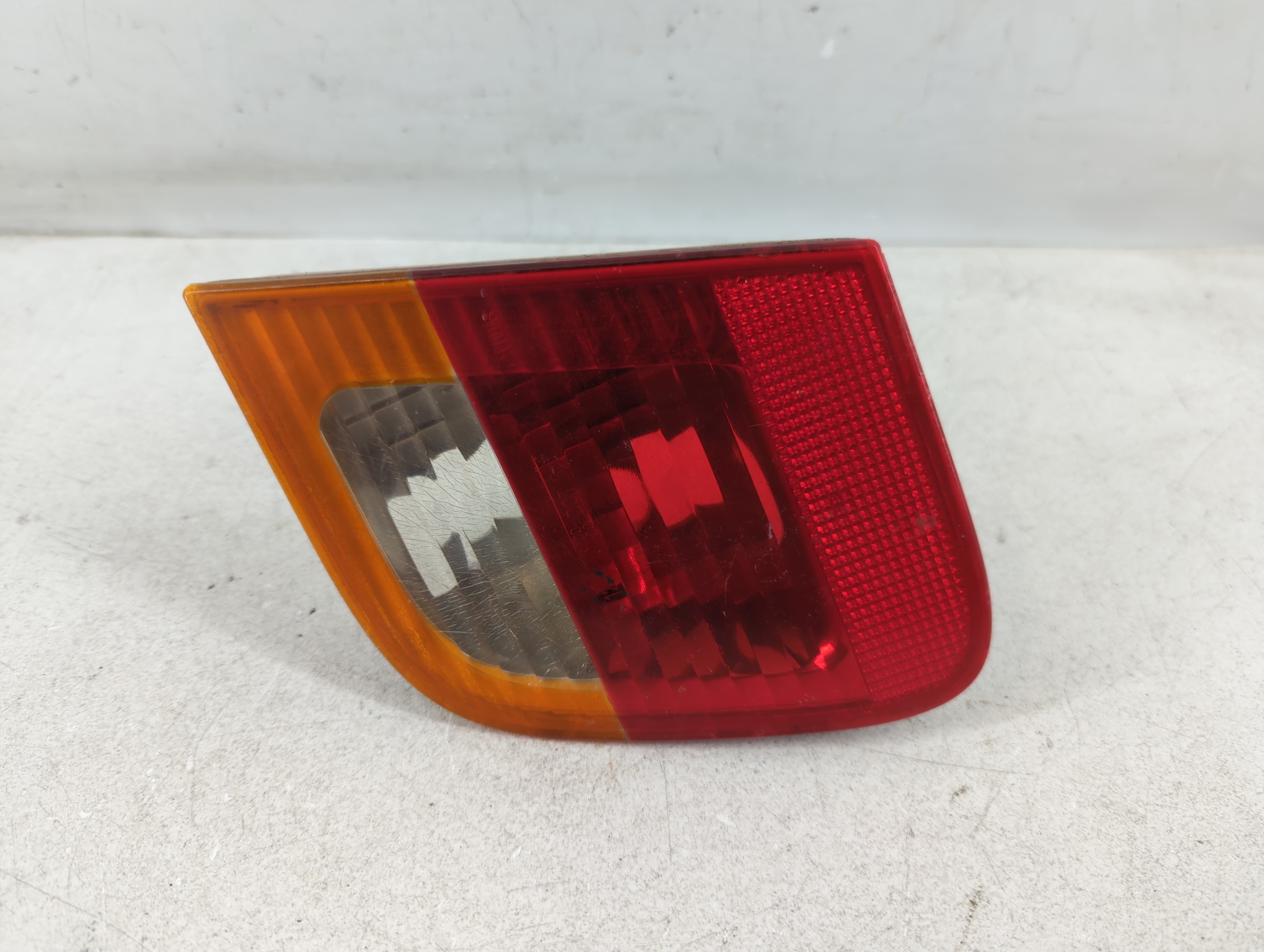 Picture of 2004-2006 Bmw 330i Passenger Right Side Tail Light Taillight Oem 1080673