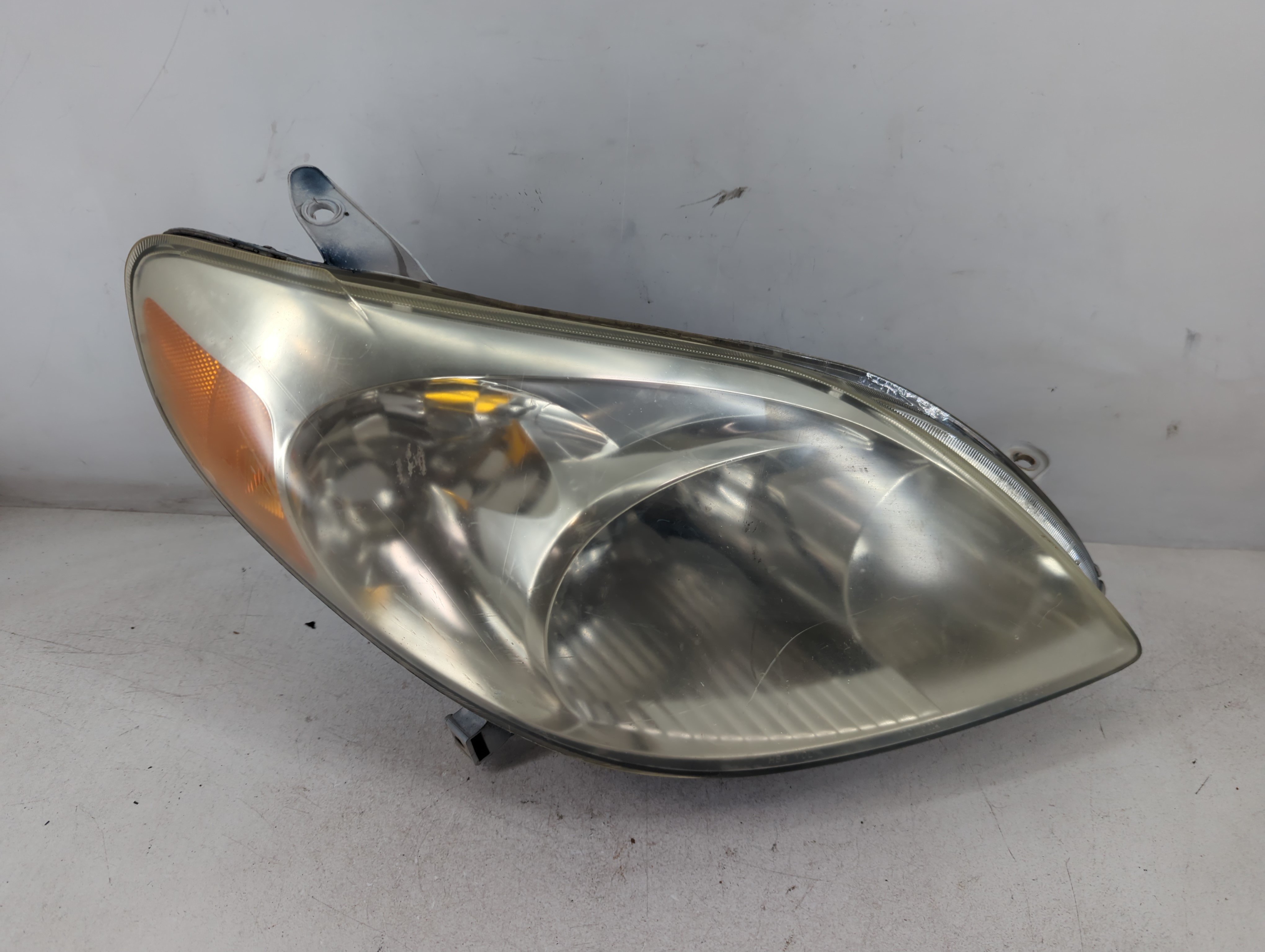 2003-2008 Toyota Matrix Passenger Right Oem Head Light Headlight Lamp 1080704 - Oemusedautoparts1.com