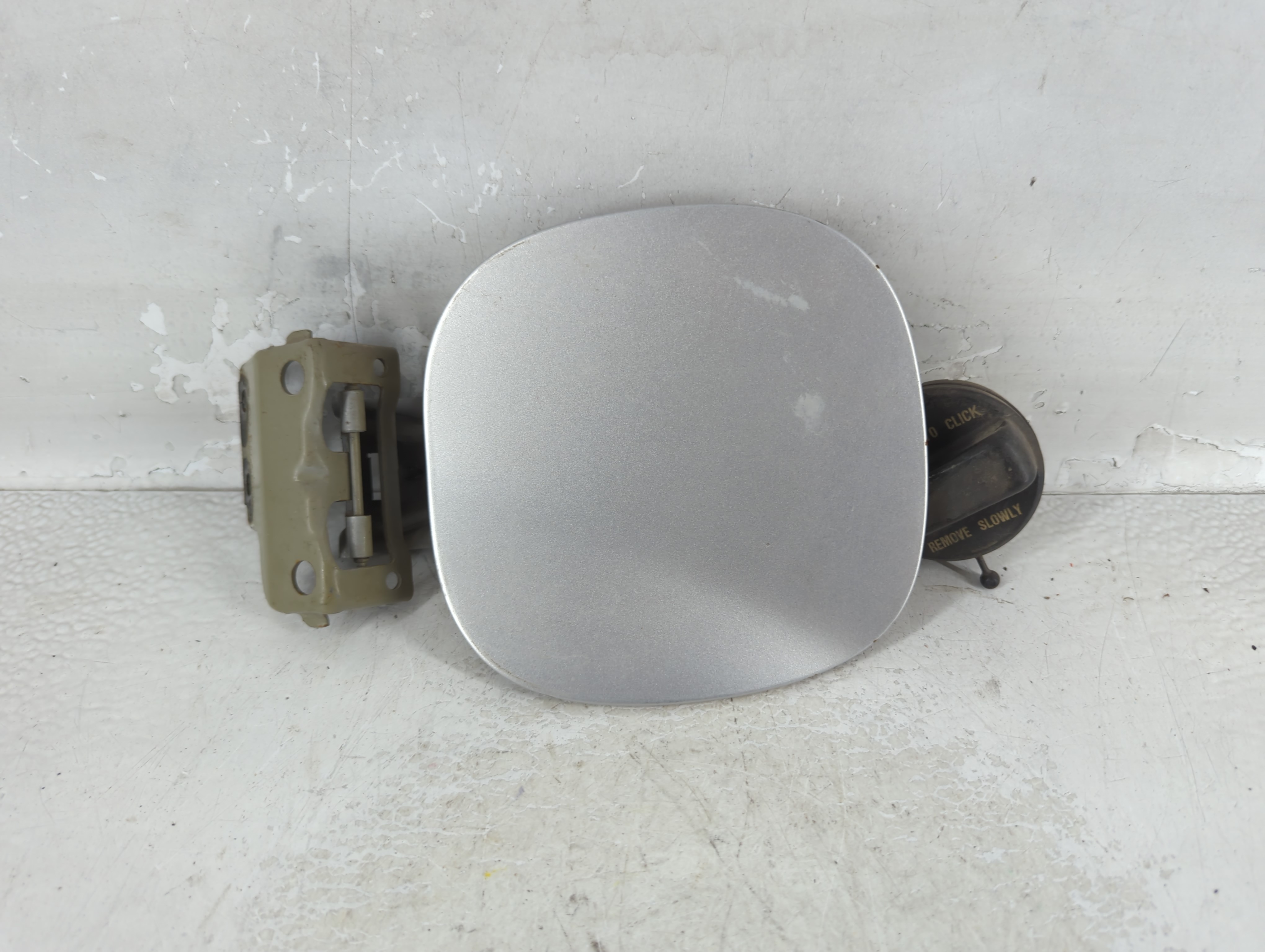 2005 Honda Pilot Fuel Tank Door Lid Gas Tank 1080714 - Oemusedautoparts1.com
