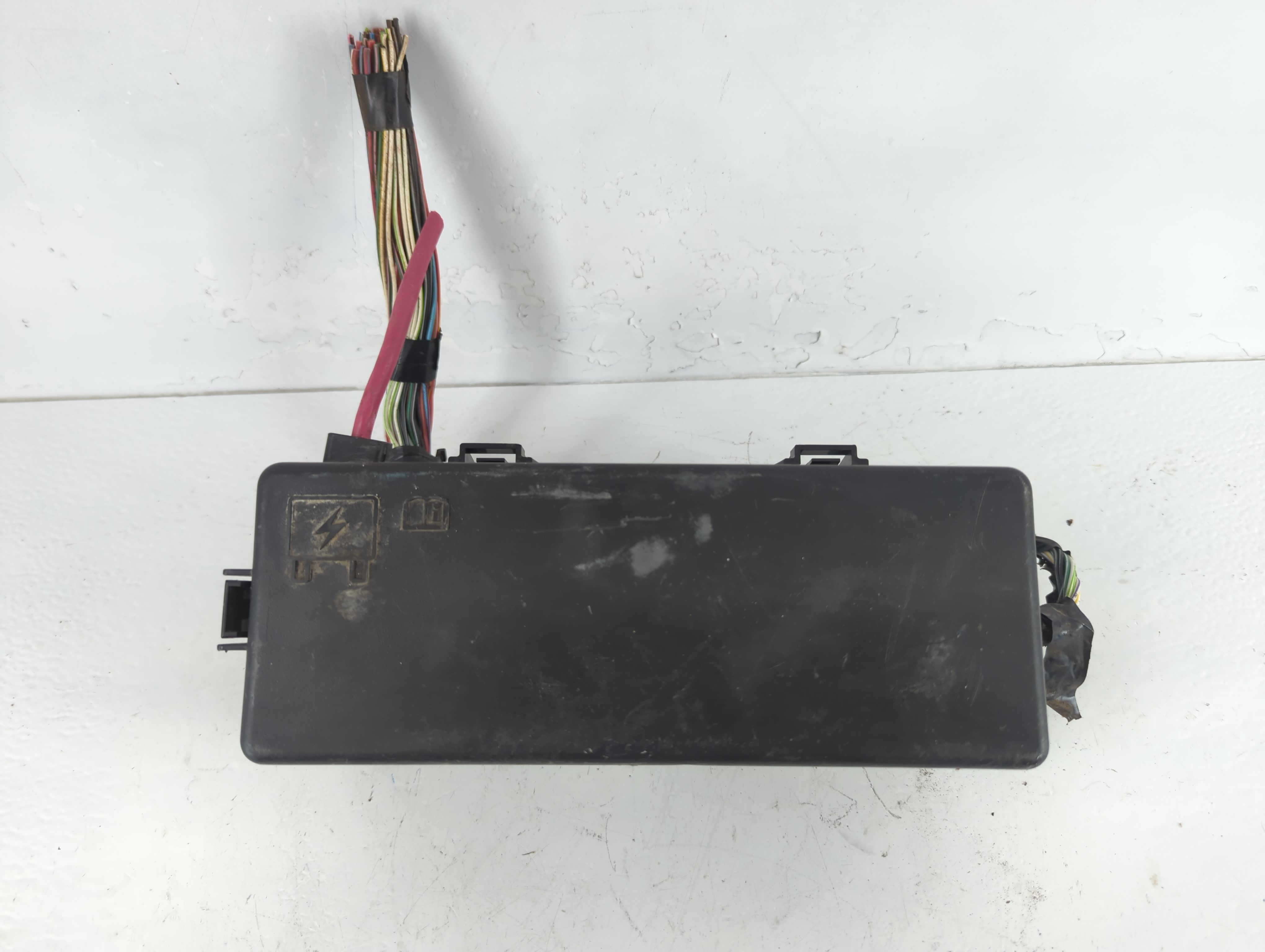 2000-2004 Ford F-250 Super Duty Fusebox Fuse Box Relay Module 05087402af 1080886 - Oemusedautoparts1.com