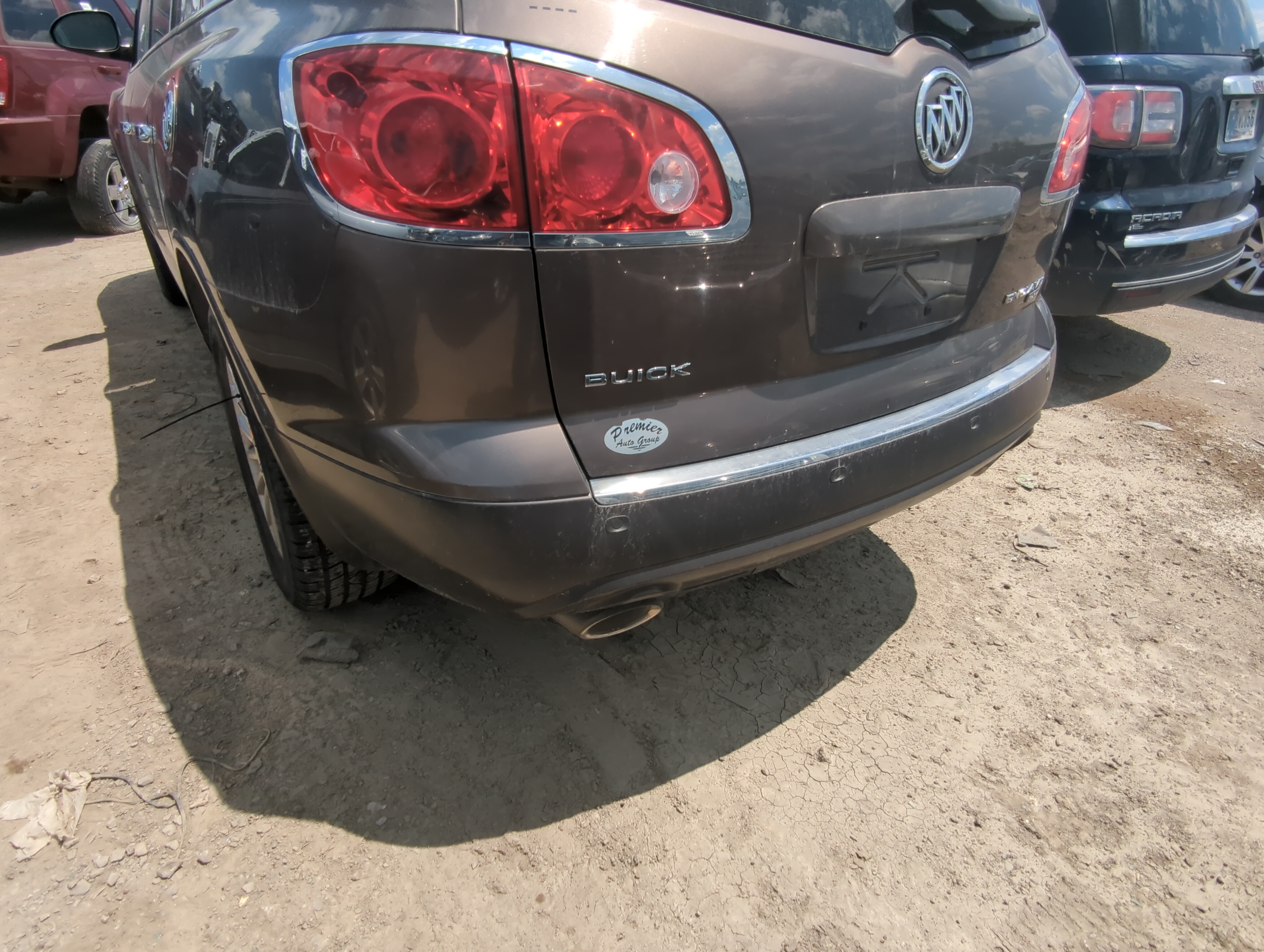 2008-2012 Buick Enclave Rear Bumper Assembly Oem 1081038 - Oemusedautoparts1.com